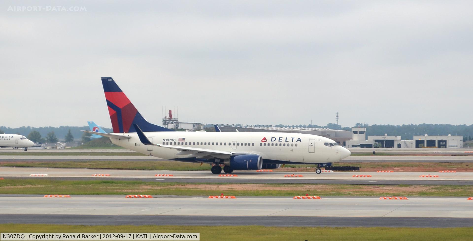 N307DQ, 2008 Boeing 737-732 C/N 29679, Taxi ATL