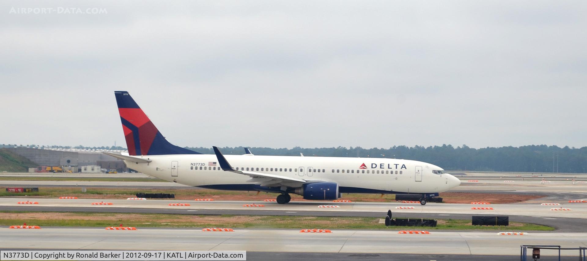 N3773D, 2010 Boeing 737-832 C/N 30825, Taxi ATL