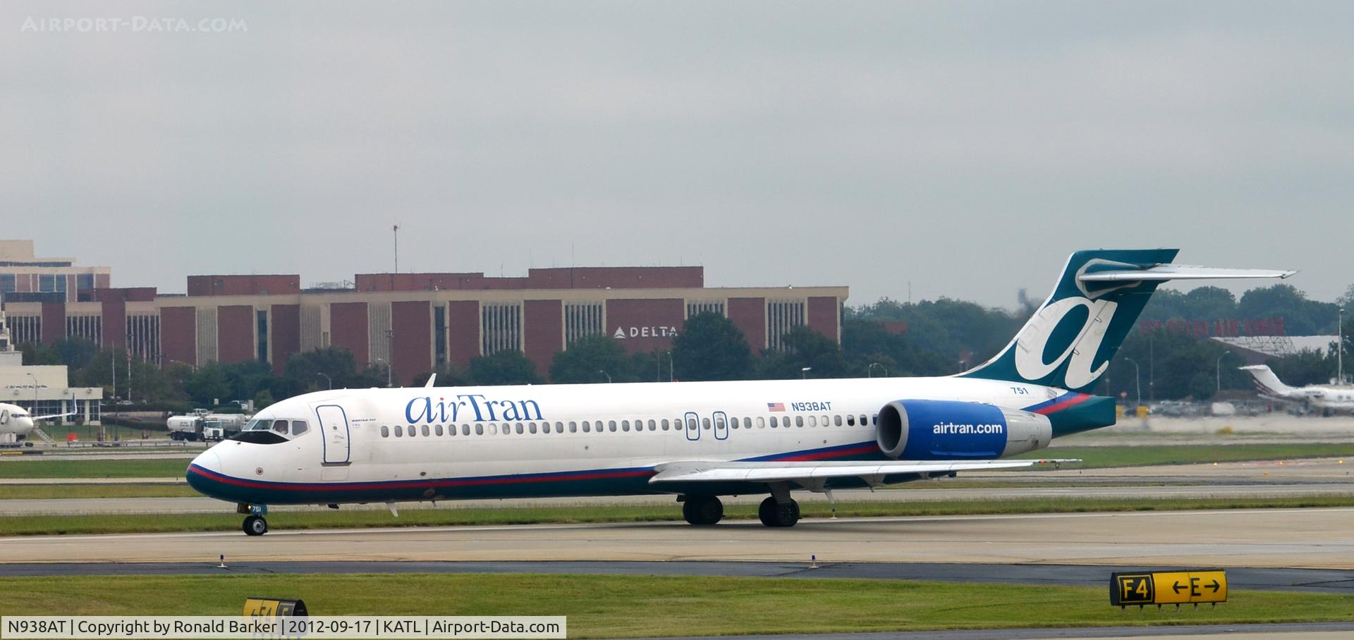 N938AT, 2006 Boeing 717-200 C/N 55098, Taxi ATL
