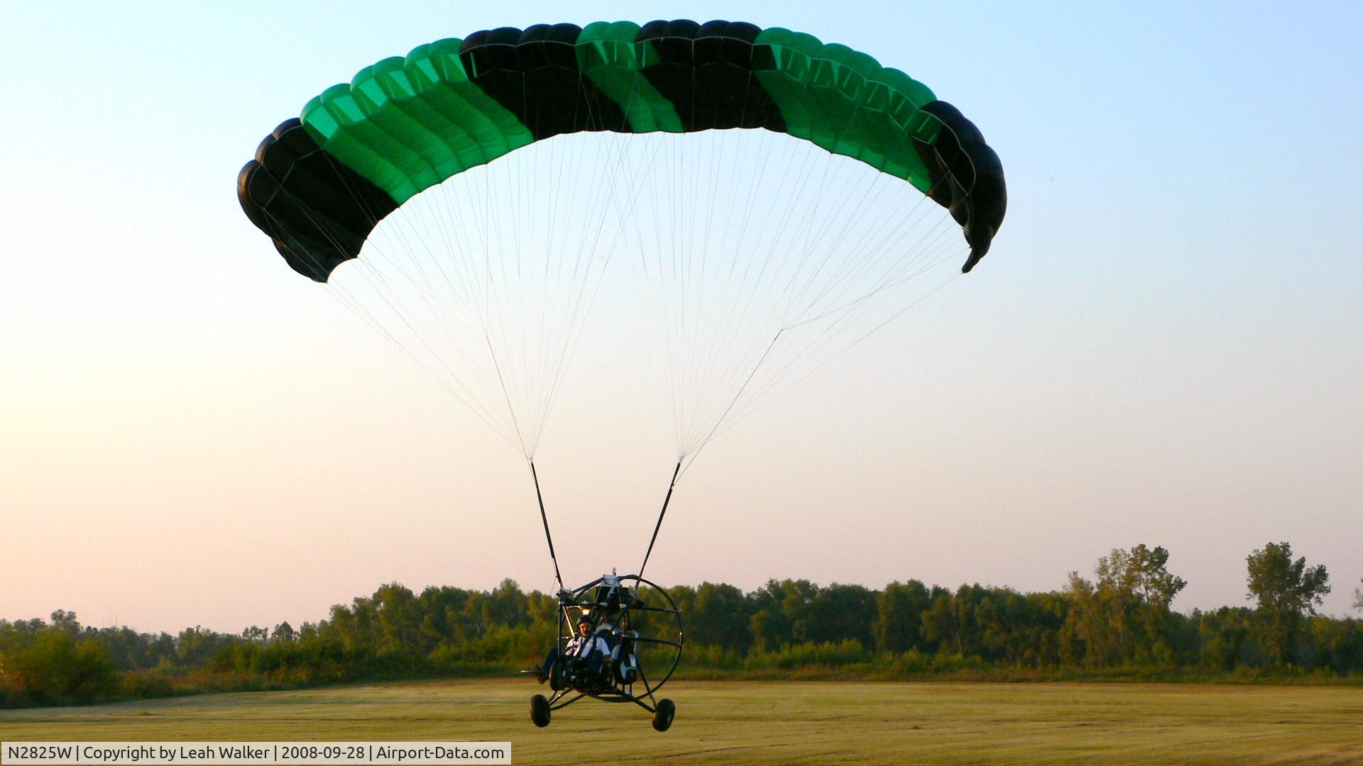 N2825W, 2004 Powrachute Corp PEGASUS C/N A-282-PEG, Black and Silver Pegasus