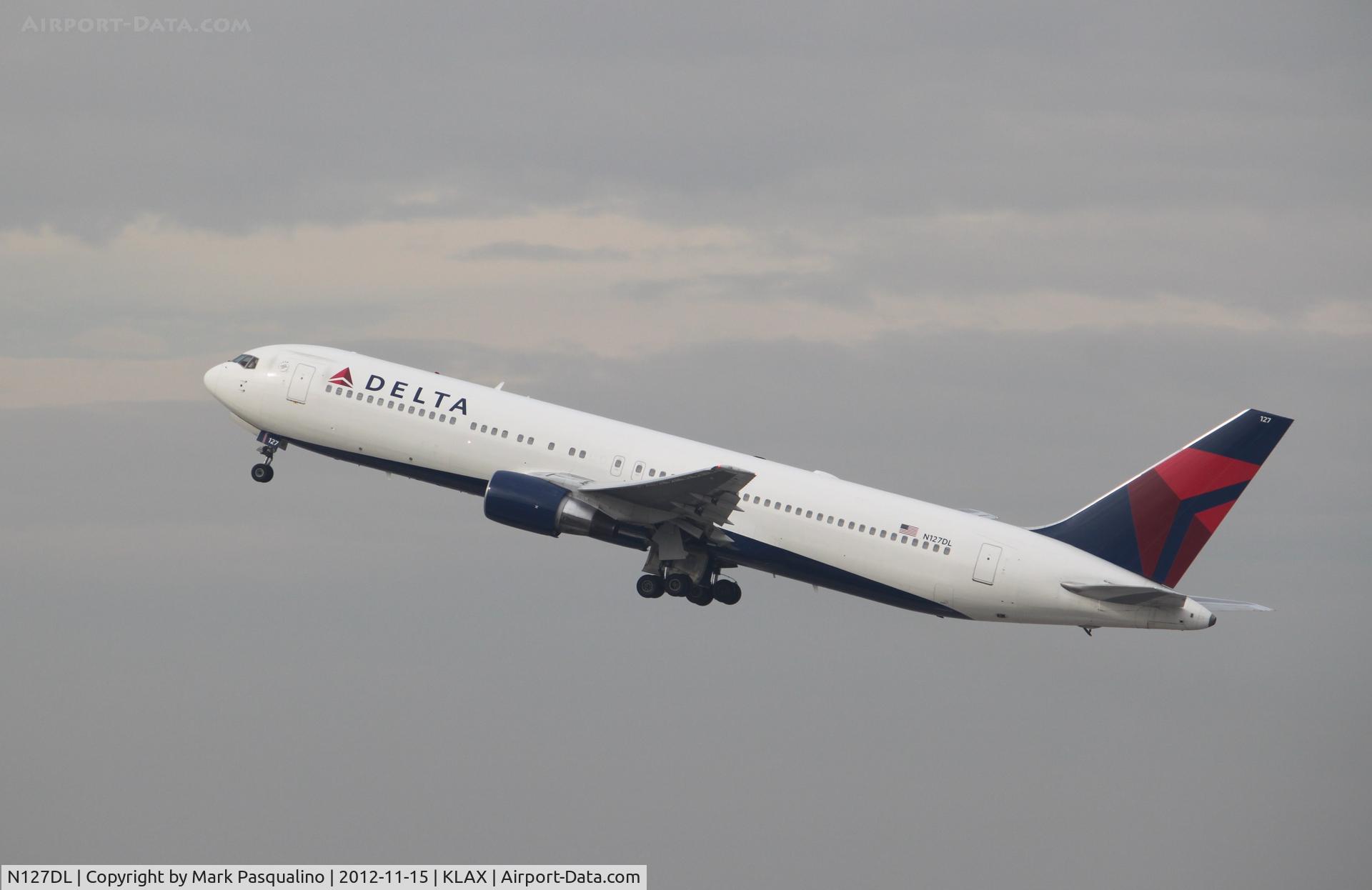 N127DL, 1988 Boeing 767-332 C/N 24077, Boeing 767-300