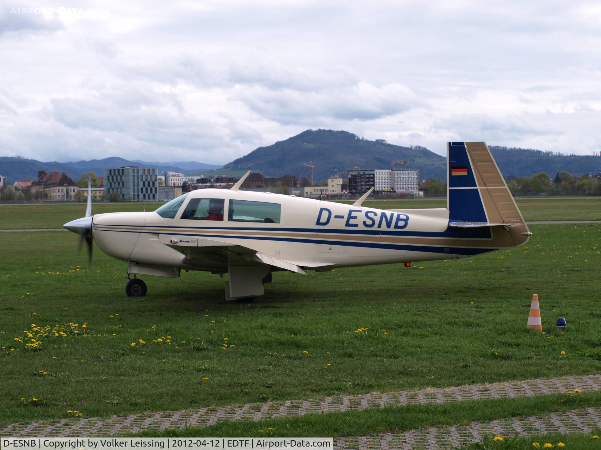 D-ESNB, 1994 Mooney M20J 201 C/N 24-0426, Taxi to the hangar