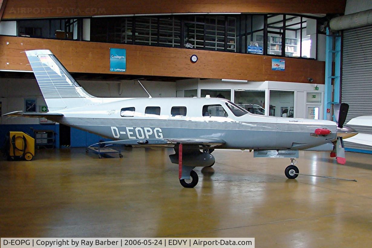 D-EOPG, 1989 Piper PA-46-350P Malibu Mirage Malibu Mirage C/N 4622064, Piper PA-46-350P Malibu Mirage JetPROP DLX [4622064] Porta Westfalica~D 24/05/2006