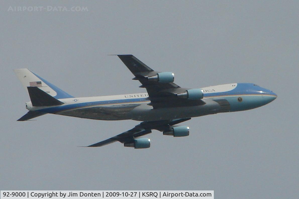 92-9000, 1987 Boeing VC-25A (747-2G4B) C/N 23825, Air Force One departs Sarasota-Bradenton International Airport following a visit by President Obama