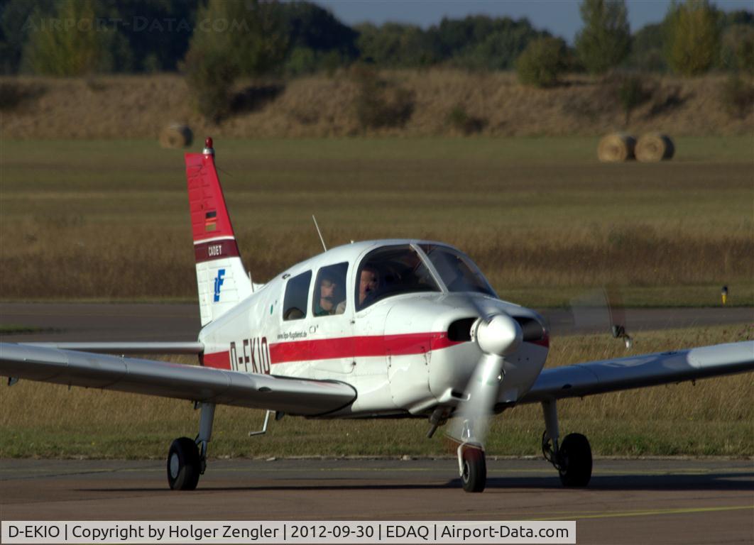 D-EKIO, Piper PA-28-161 Cadet C/N 28-41171, Coming along apron to get new passengers - us.
