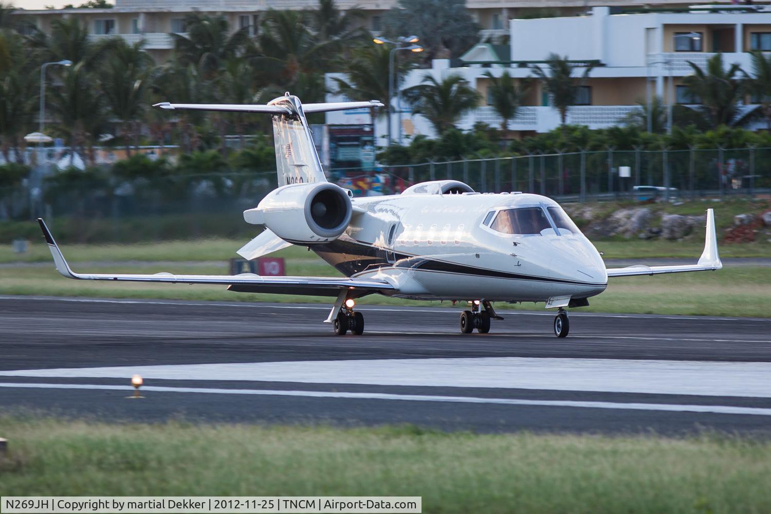 N269JH, 2000 Learjet Inc 60 C/N 201, yake off sxm