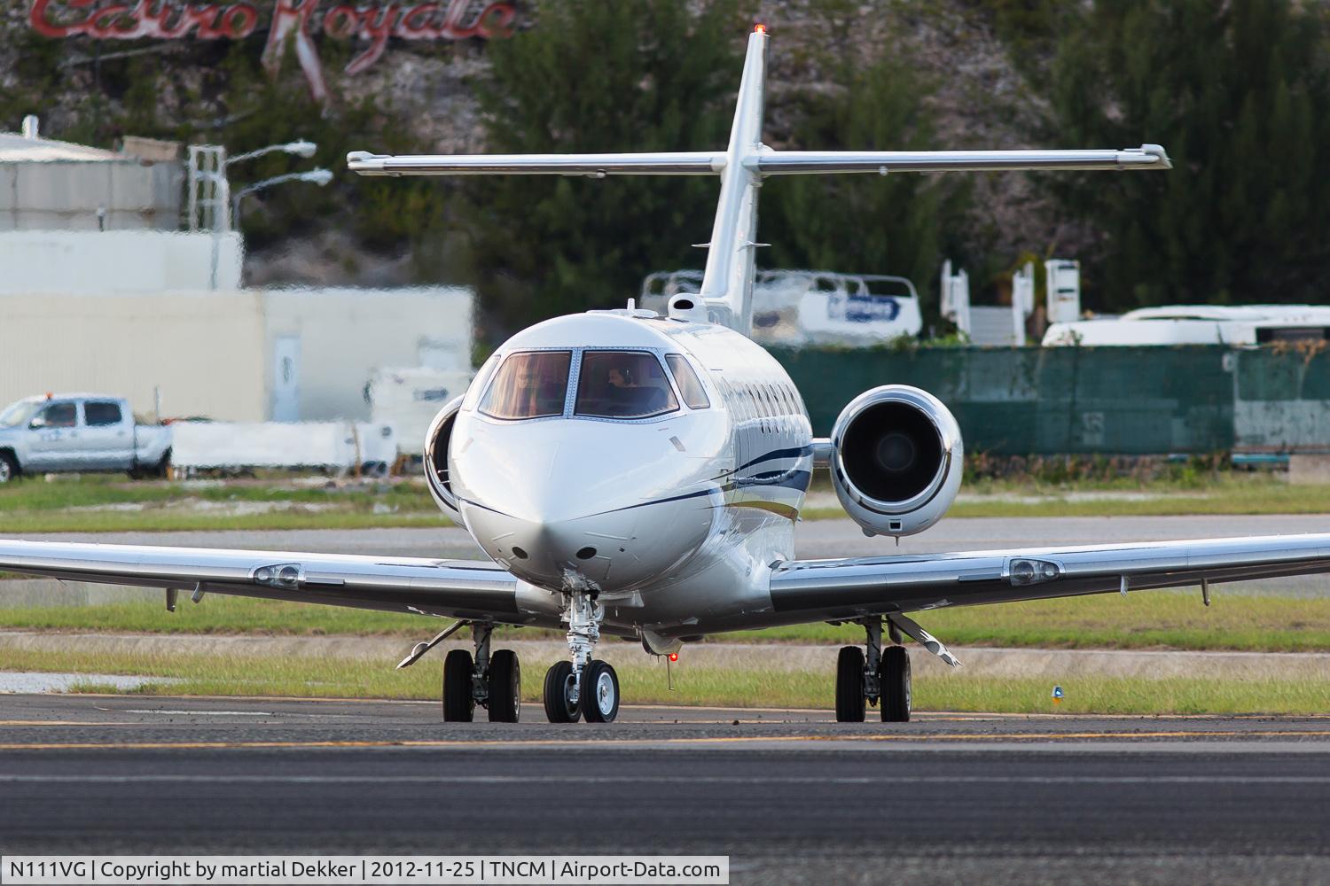 N111VG, 1999 Raytheon Hawker 800XP C/N 258403, take off sxm