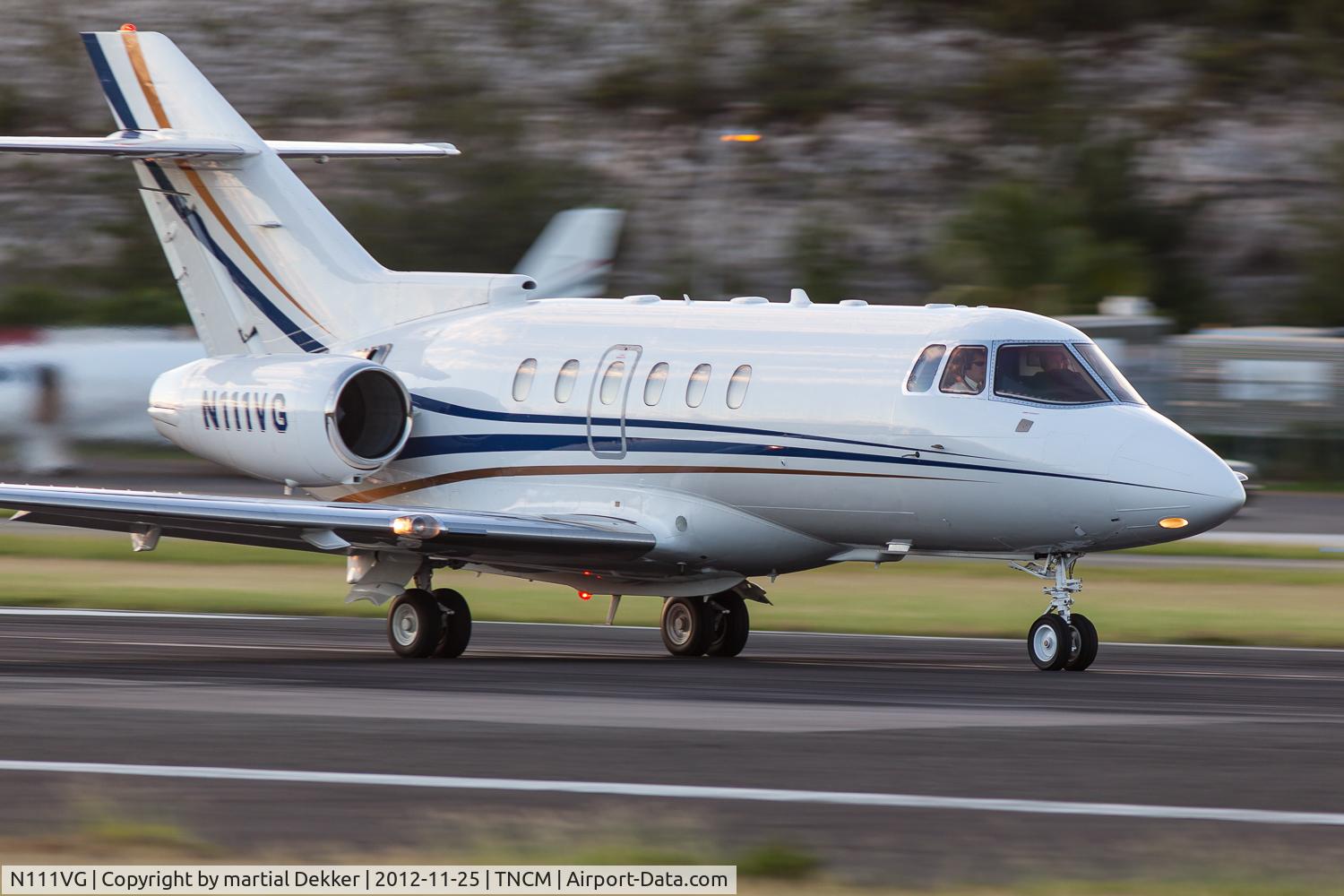 N111VG, 1999 Raytheon Hawker 800XP C/N 258403, take off sxm