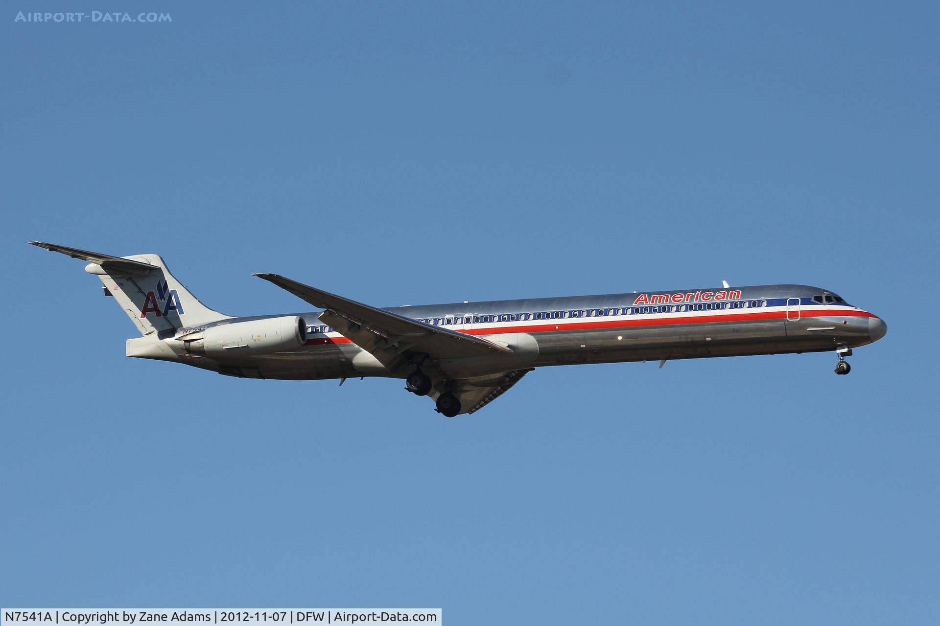 N7541A, 1990 McDonnell Douglas MD-82 (DC-9-82) C/N 49995, American Airlines landing at DFW Airport