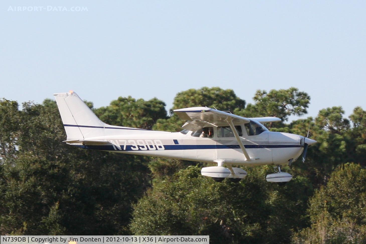 N739DB, 1978 Cessna 172N C/N 17270451, Cessna Skyhawk N739DB lands at Buchan Airport