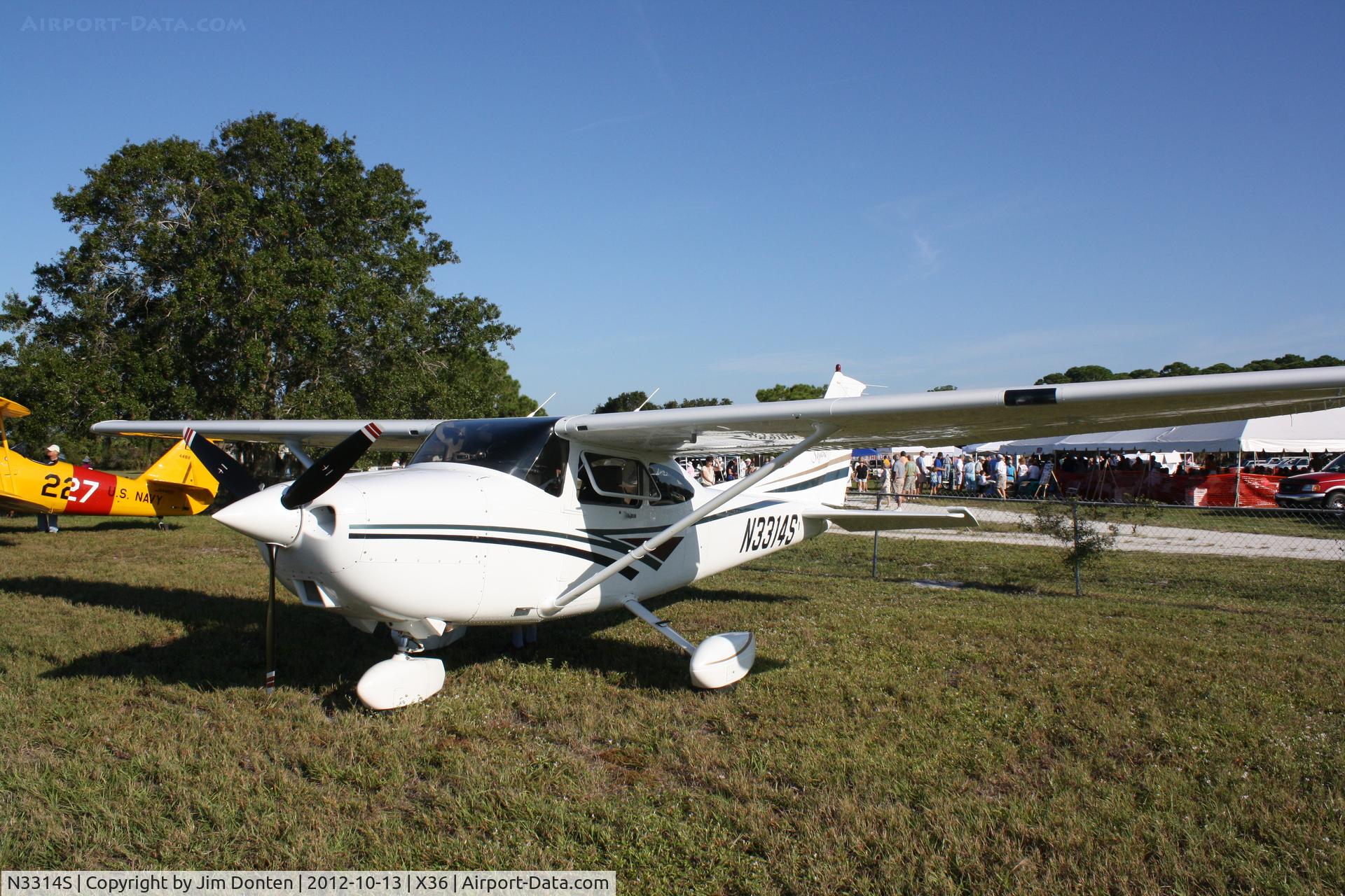N3314S, 1998 Cessna 182S Skylane C/N 18280236, Cessna Skylane (N3314S) sits on display at Buchan Airport