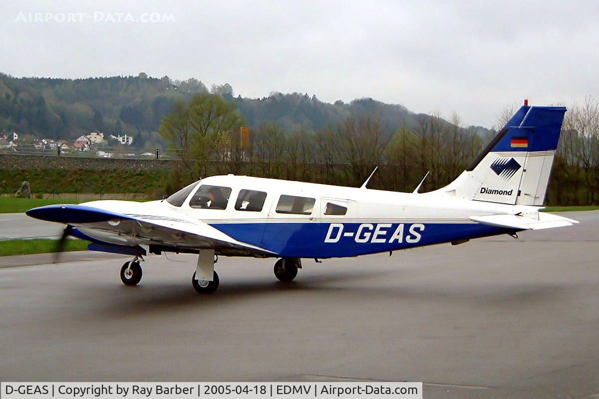 D-GEAS, 1980 Piper PA-34-200T C/N 34-8070186, Piper PA-34-200T Seneca II [34-8070186] Vilshofen~D 18/04/2005