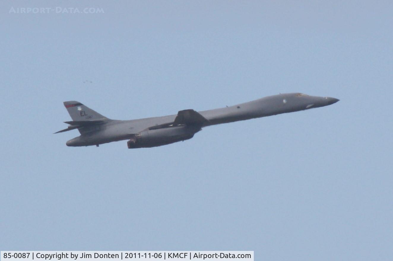 85-0087, 1985 Rockwell B-1B Lancer C/N 47, B-1B Lancer (85-0087) flies over MacDill Air Fest
