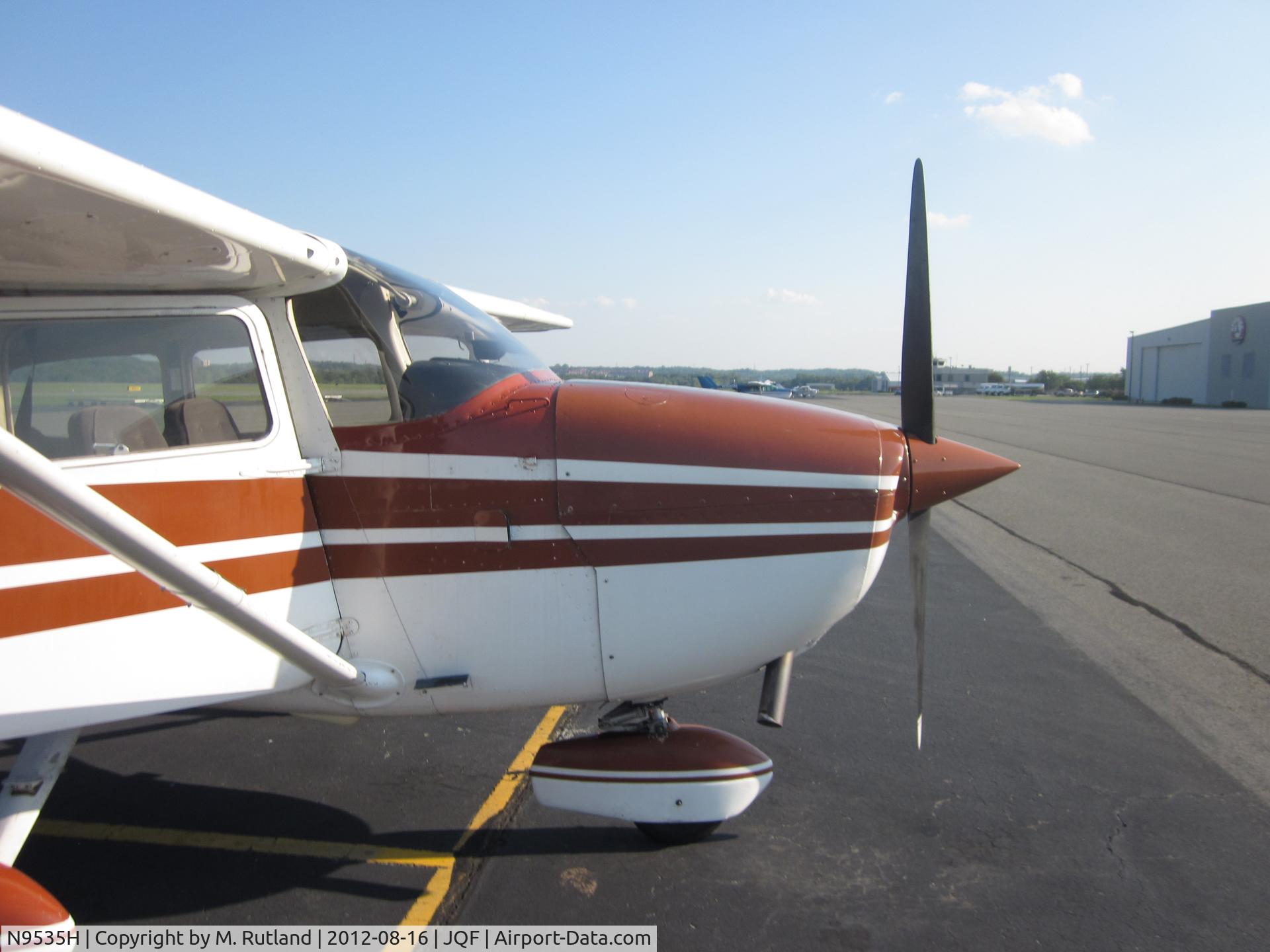 N9535H, 1975 Cessna 172M C/N 17266209, N9535H at JQF on North Ramp