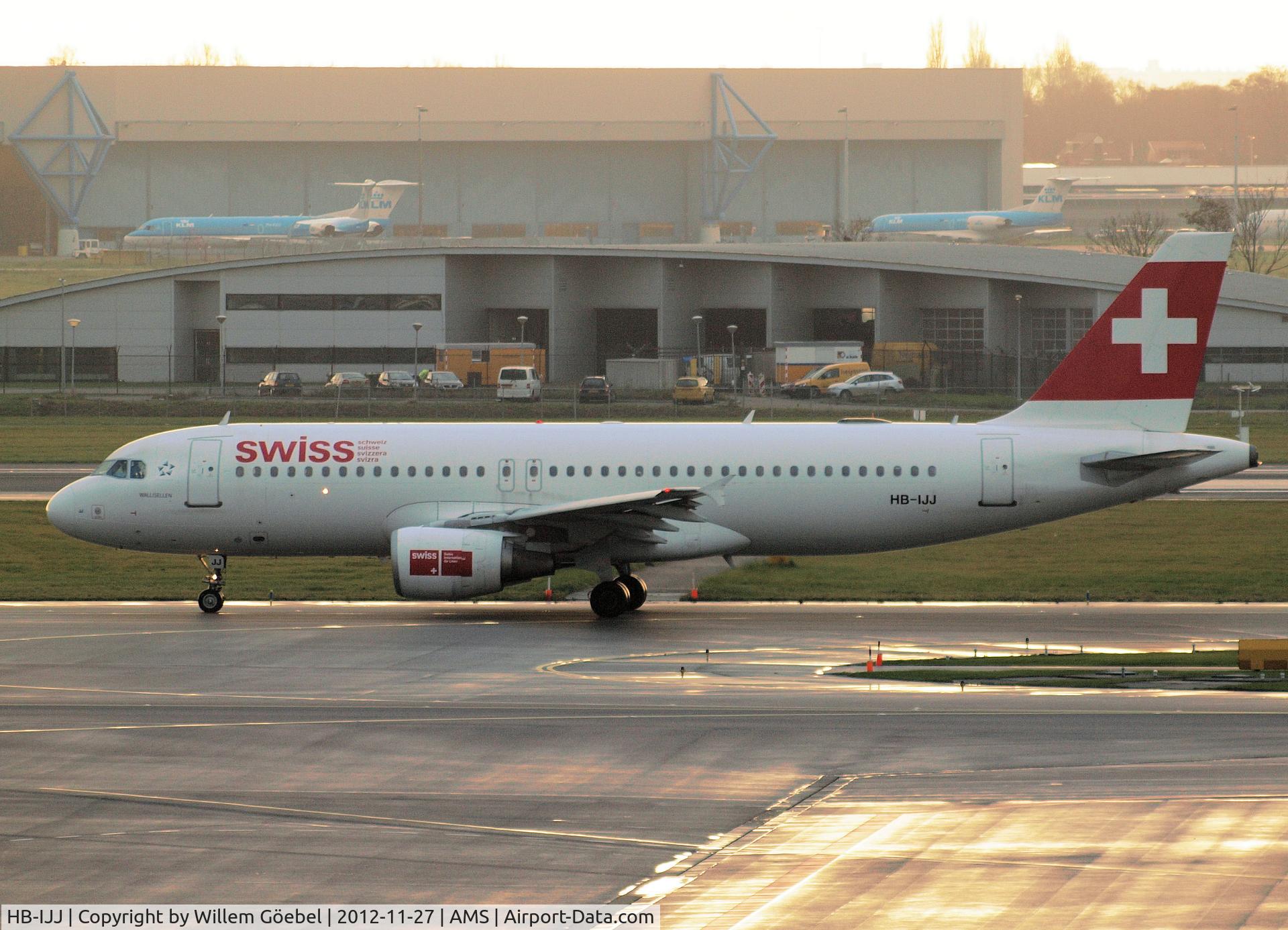 HB-IJJ, 1996 Airbus A320-214 C/N 585, Taxi to runway 09 of Schiphol Airport