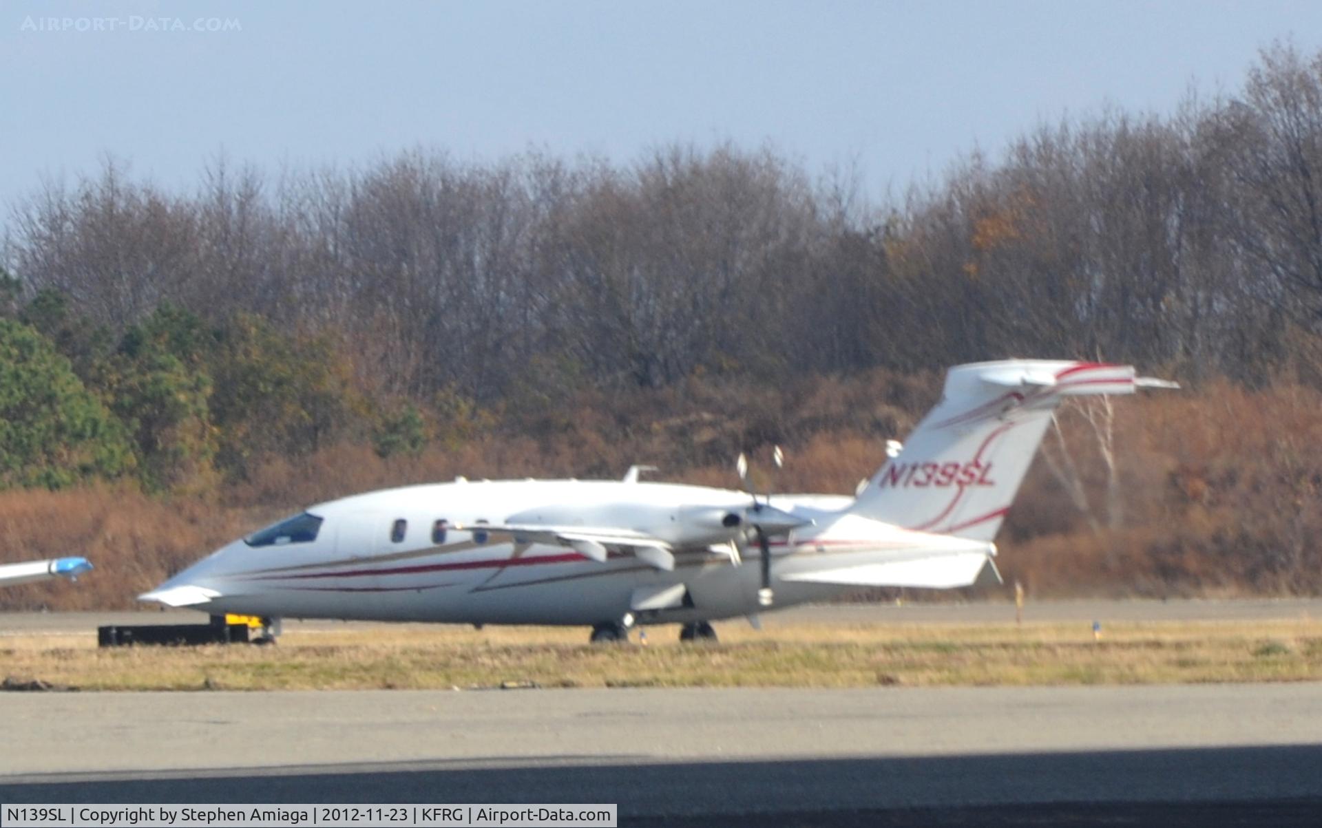 N139SL, 2005 Piaggio P-180 C/N 1104, Taking off, RWY 1
