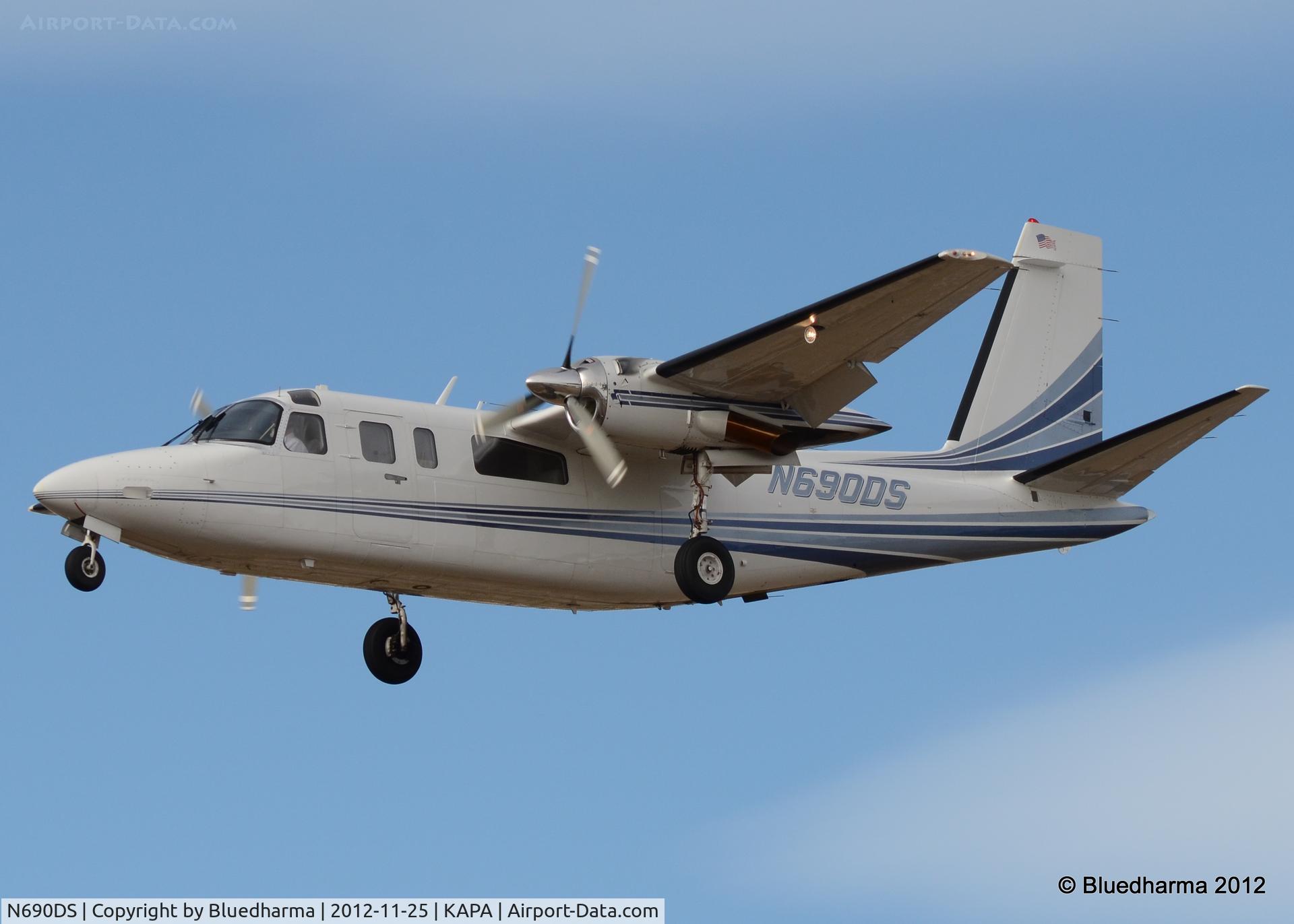 N690DS, 1975 Rockwell International 690A Turbo Commander C/N 11262, On final to 17L.