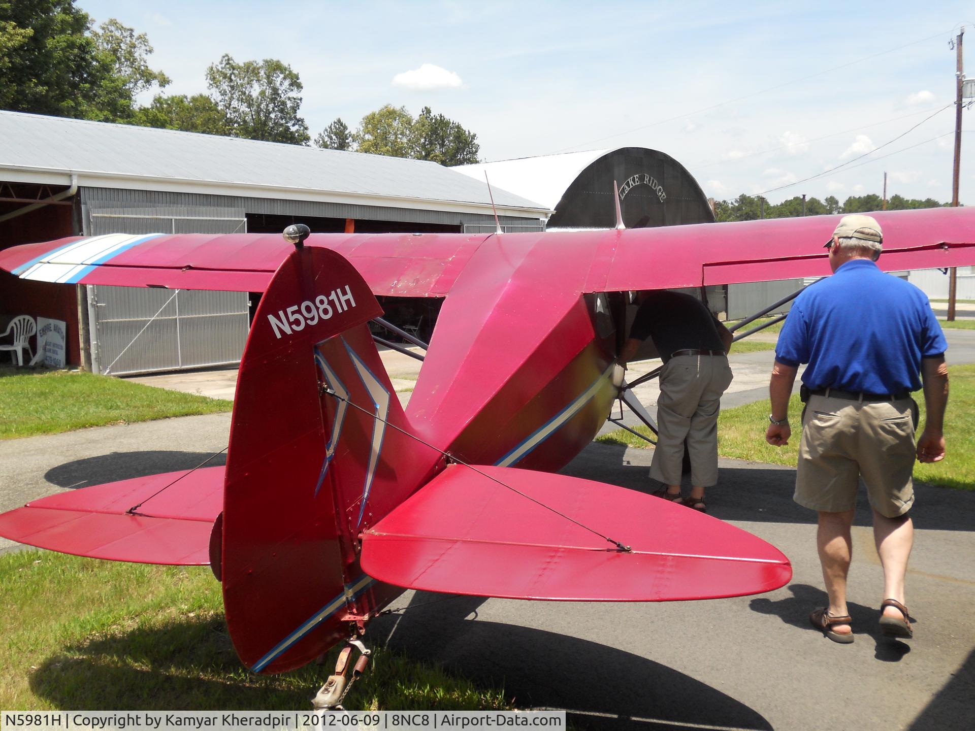 N5981H, 1949 Piper PA-16 Clipper C/N 16-608, Inspection before flight.