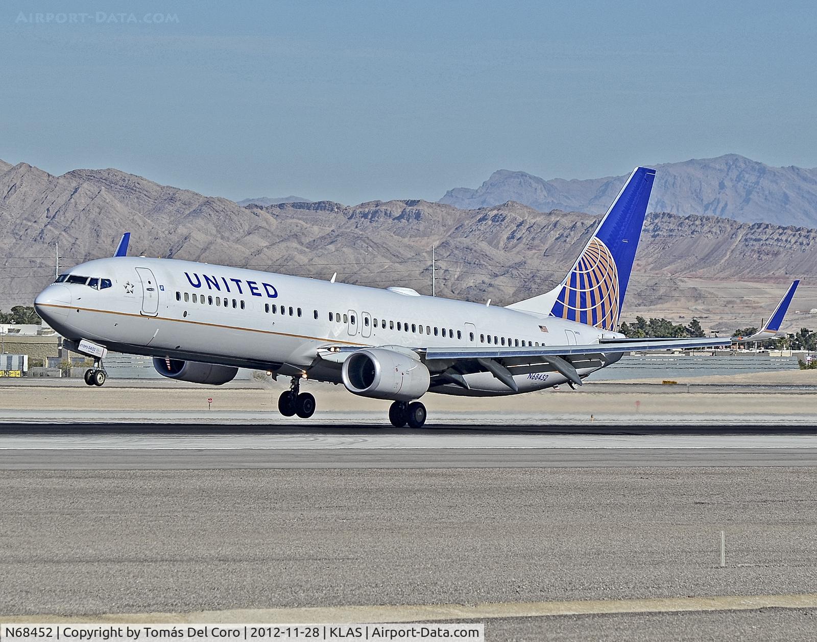N68452, 2012 Boeing 737-924/ER C/N 40005, N68452 United Airlines 2012 Boeing 737-924ER cn 40005

Las Vegas - McCarran International (LAS / KLAS)
USA - Nevada, November 28, 2012
Photo: Tomás Del Coro