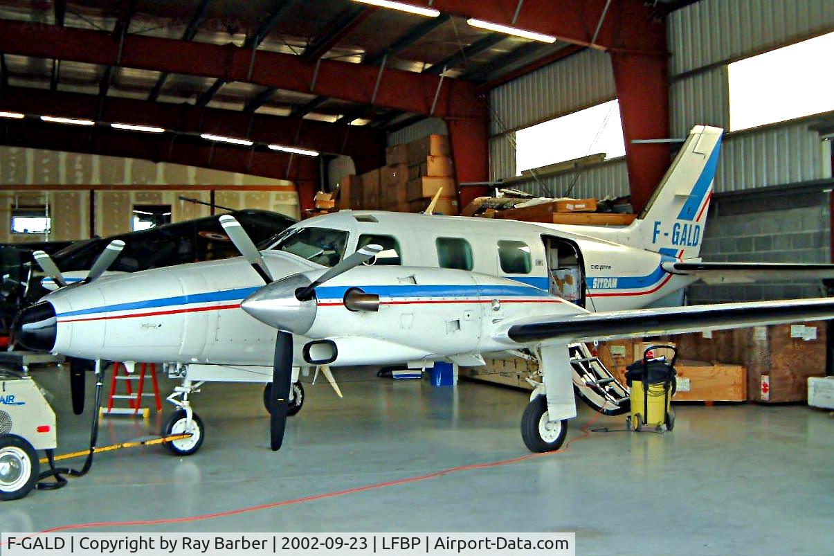 F-GALD, Piper PA-31T Cheyenne II C/N 31T-7620032, Piper PA-31T Cheyenne II [31T-7620032] Pau-Long Uzein~F 23/09/2002