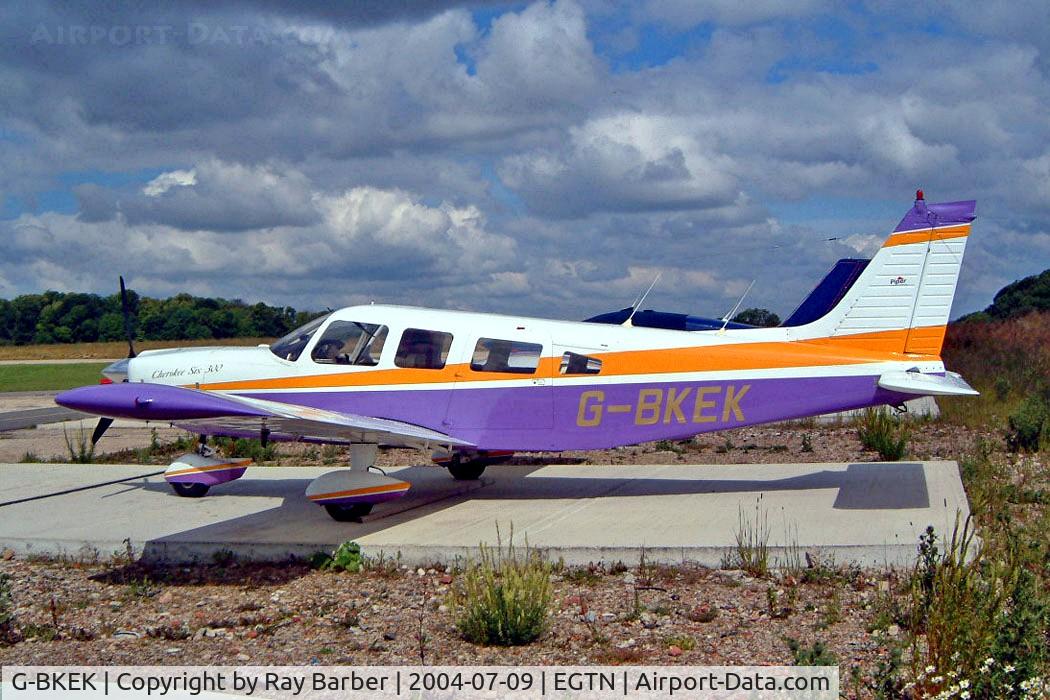 G-BKEK, 1975 Piper PA-32-300 Cherokee Six Cherokee Six C/N 32-7540091, Piper PA-32-300 Cherokee Six [32-7540091] Enstone~G 09/07/2004