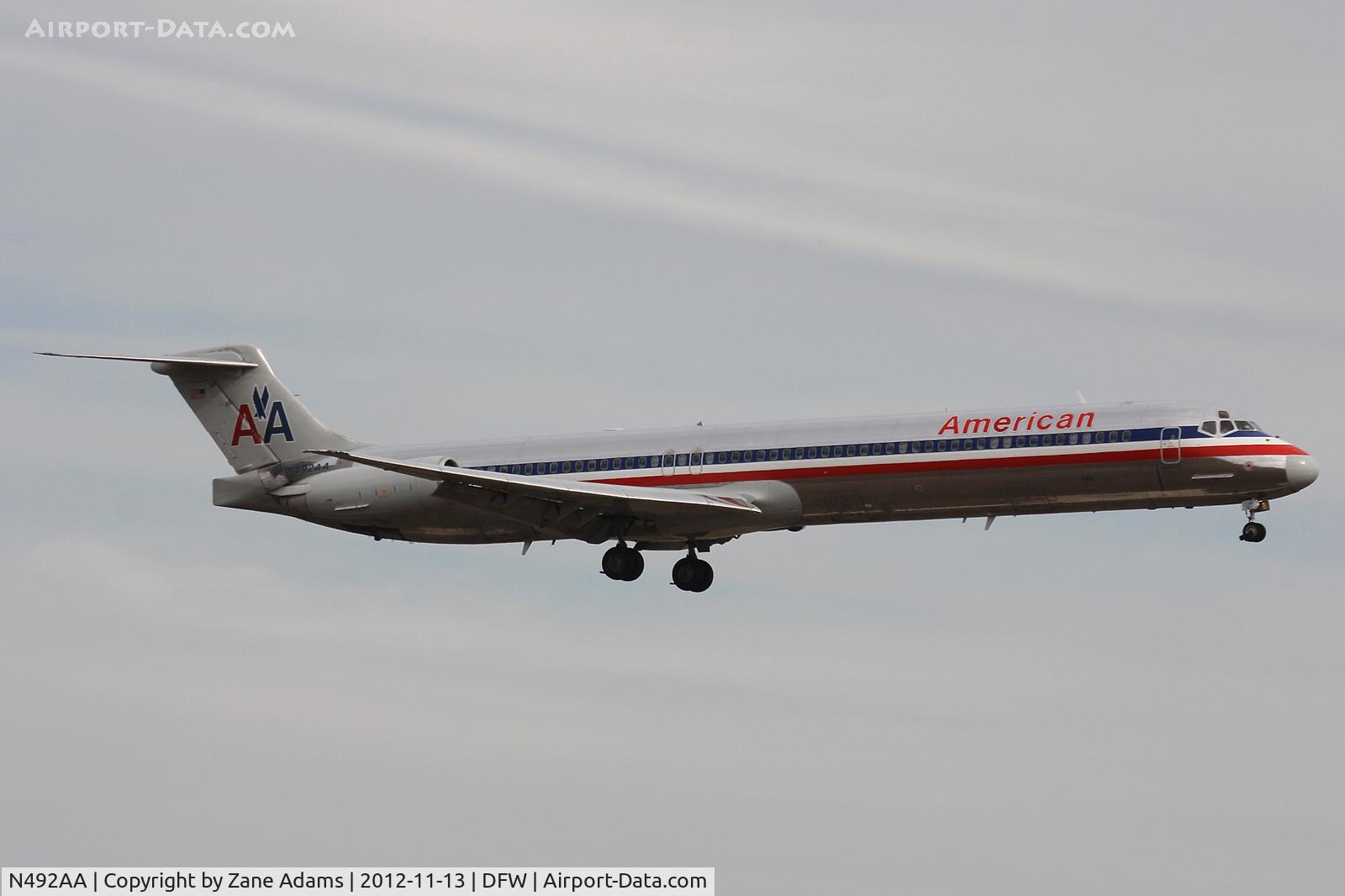 N492AA, 1989 McDonnell Douglas MD-82 (DC-9-82) C/N 49730, American Airlines landing at DFW Airport
