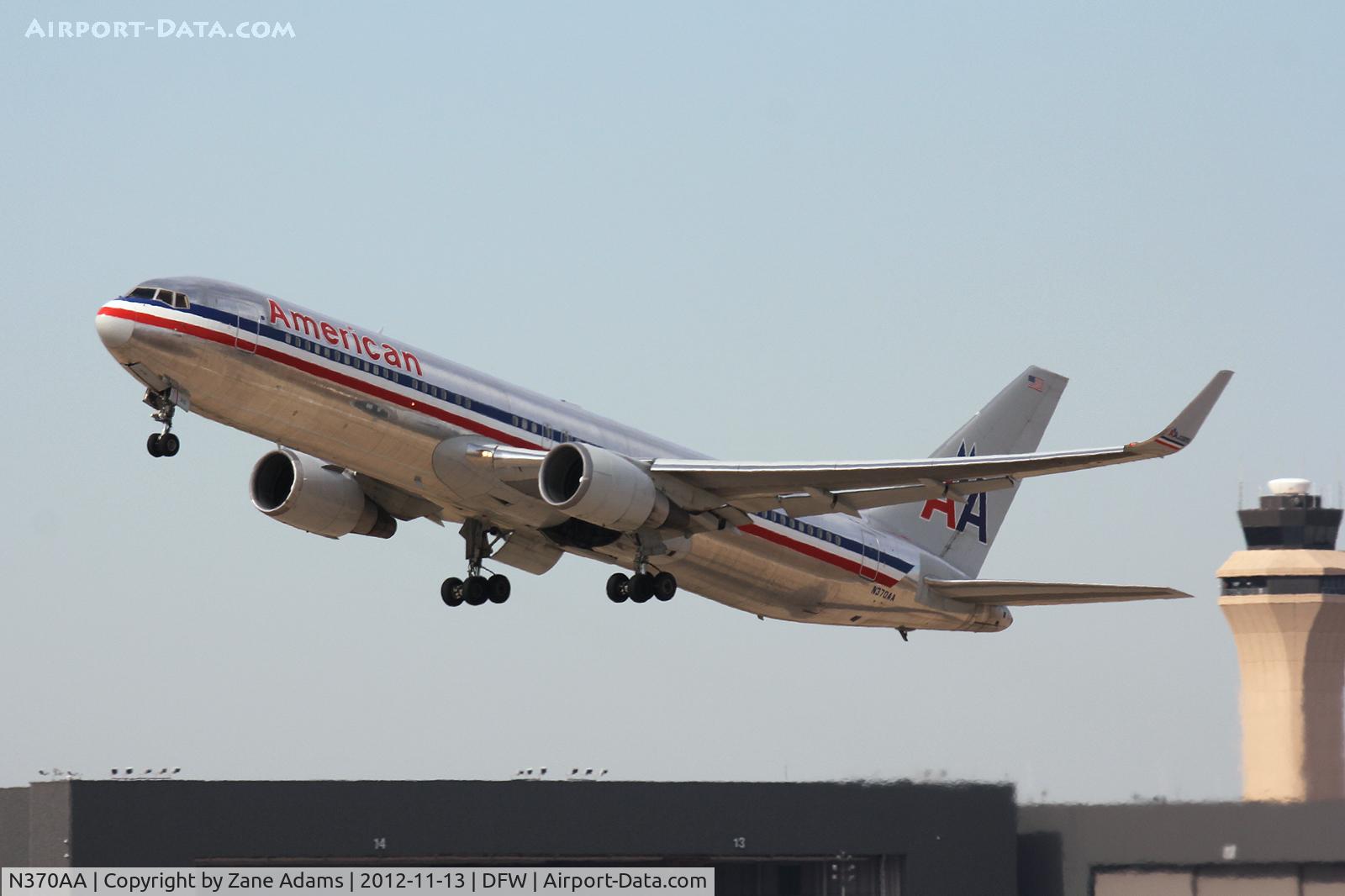 N370AA, 1992 Boeing 767-323 C/N 25197, American Airlines departing DFW Airport