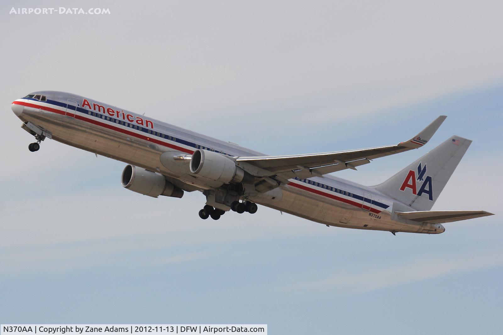 N370AA, 1992 Boeing 767-323 C/N 25197, American Airlines departing DFW Airport