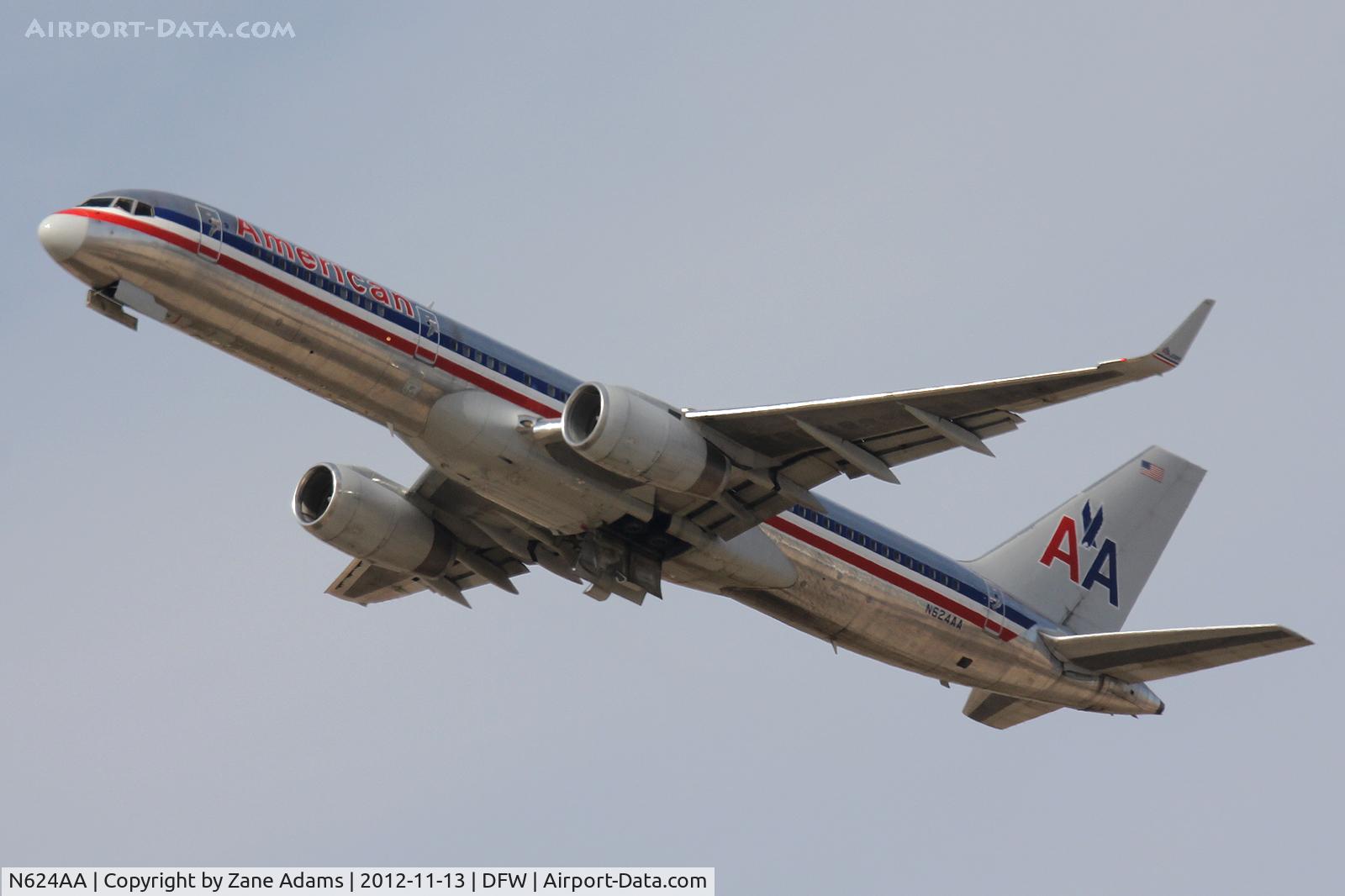 N624AA, 1990 Boeing 757-223 C/N 24582, American Airlines departing DFW Airport