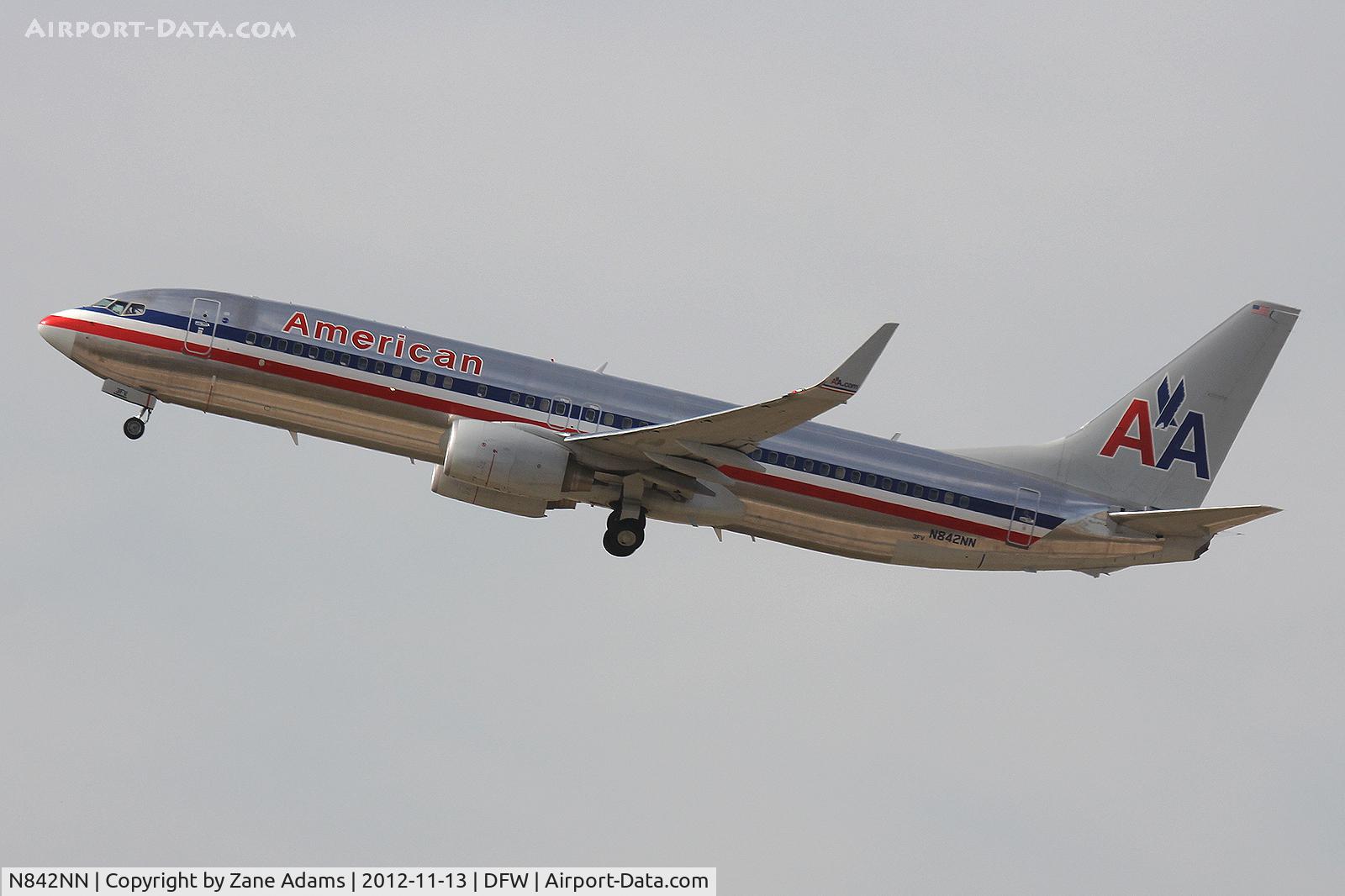 N842NN, 2010 Boeing 737-823 C/N 31099, American Airlines departing DFW Airport