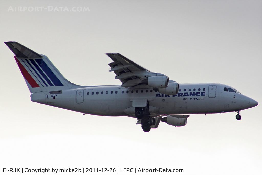 EI-RJX, 2000 BAe Systems Avro 146-RJ85A C/N E.2372, Landing