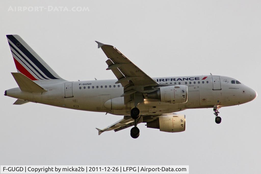 F-GUGD, 2003 Airbus A318-111 C/N 2081, Landing. Scrapped in december 2021.