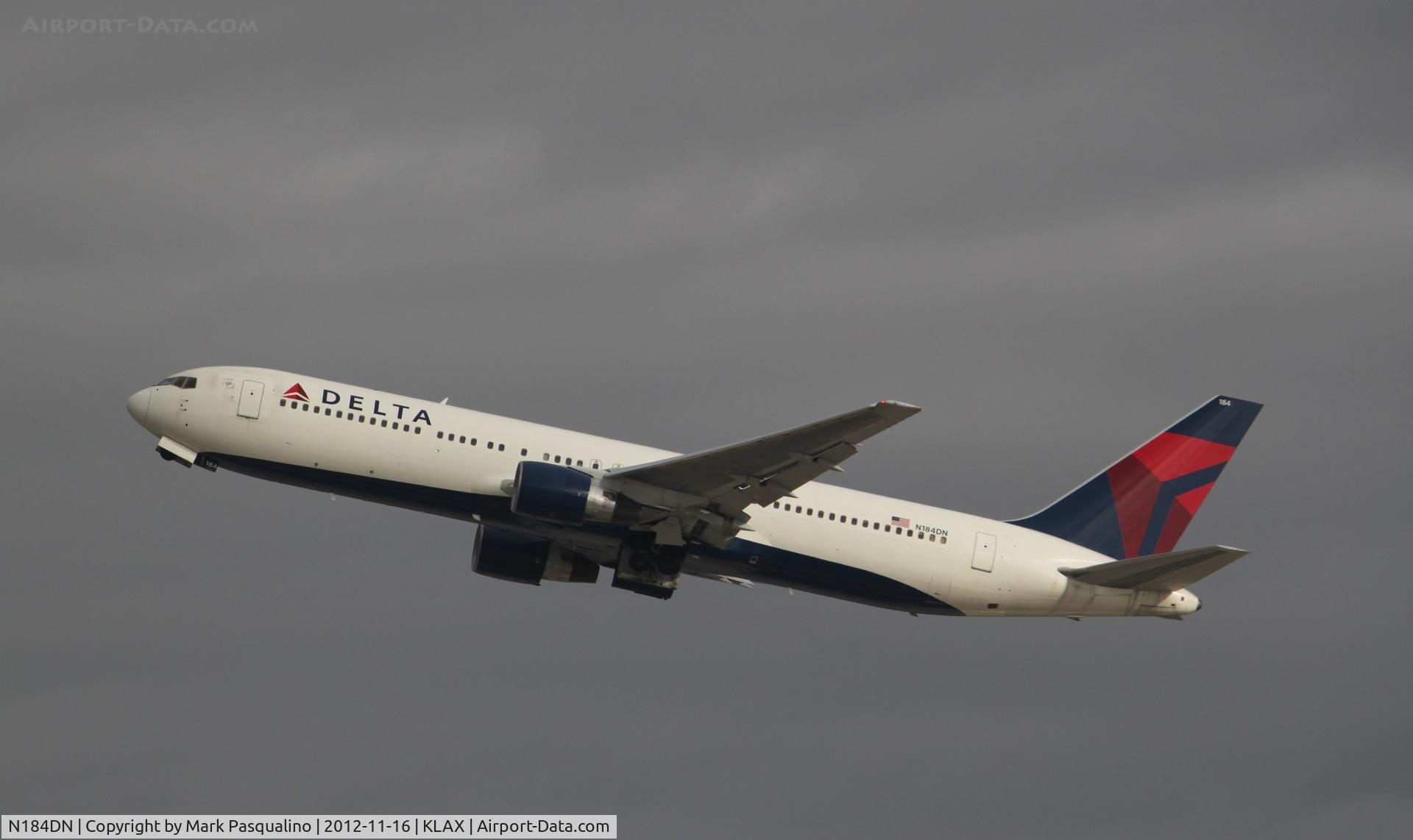 N184DN, 1993 Boeing 767-332 C/N 27111, Boeing 767-300