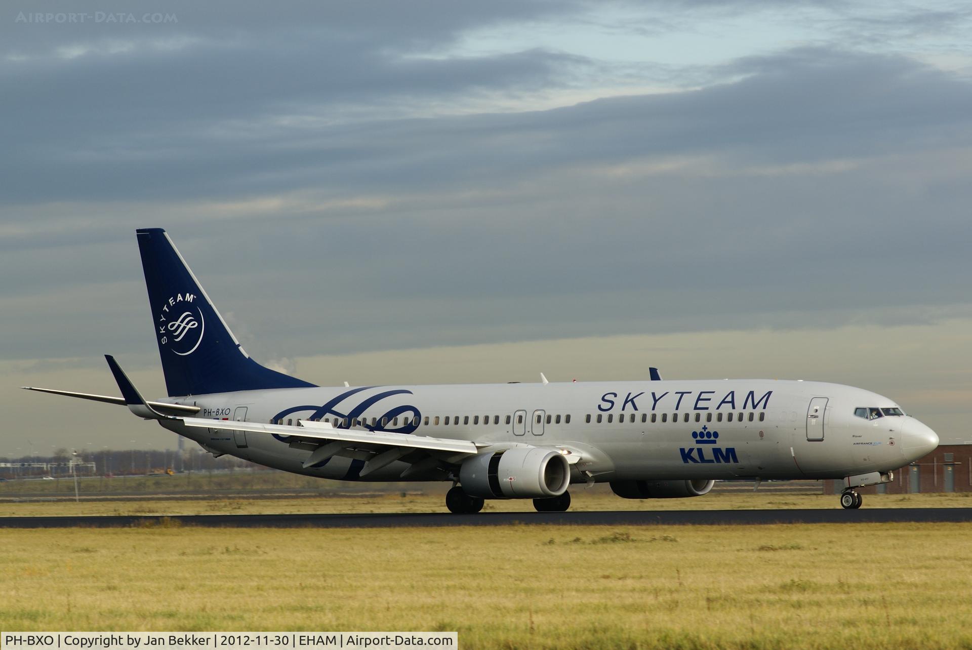 PH-BXO, 2001 Boeing 737-9K2 C/N 29599, Just after landing on the 