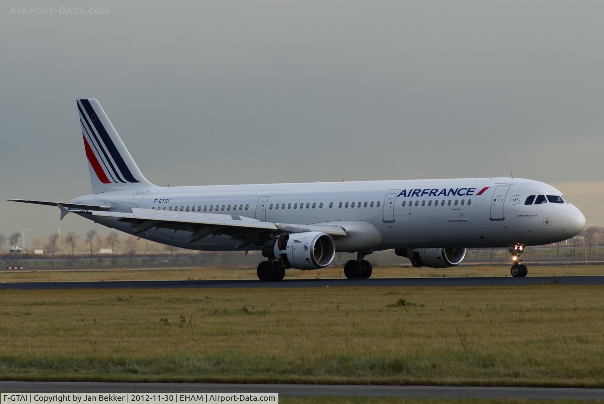 F-GTAI, 2000 Airbus A321-211 C/N 1299, Just after landing on the 