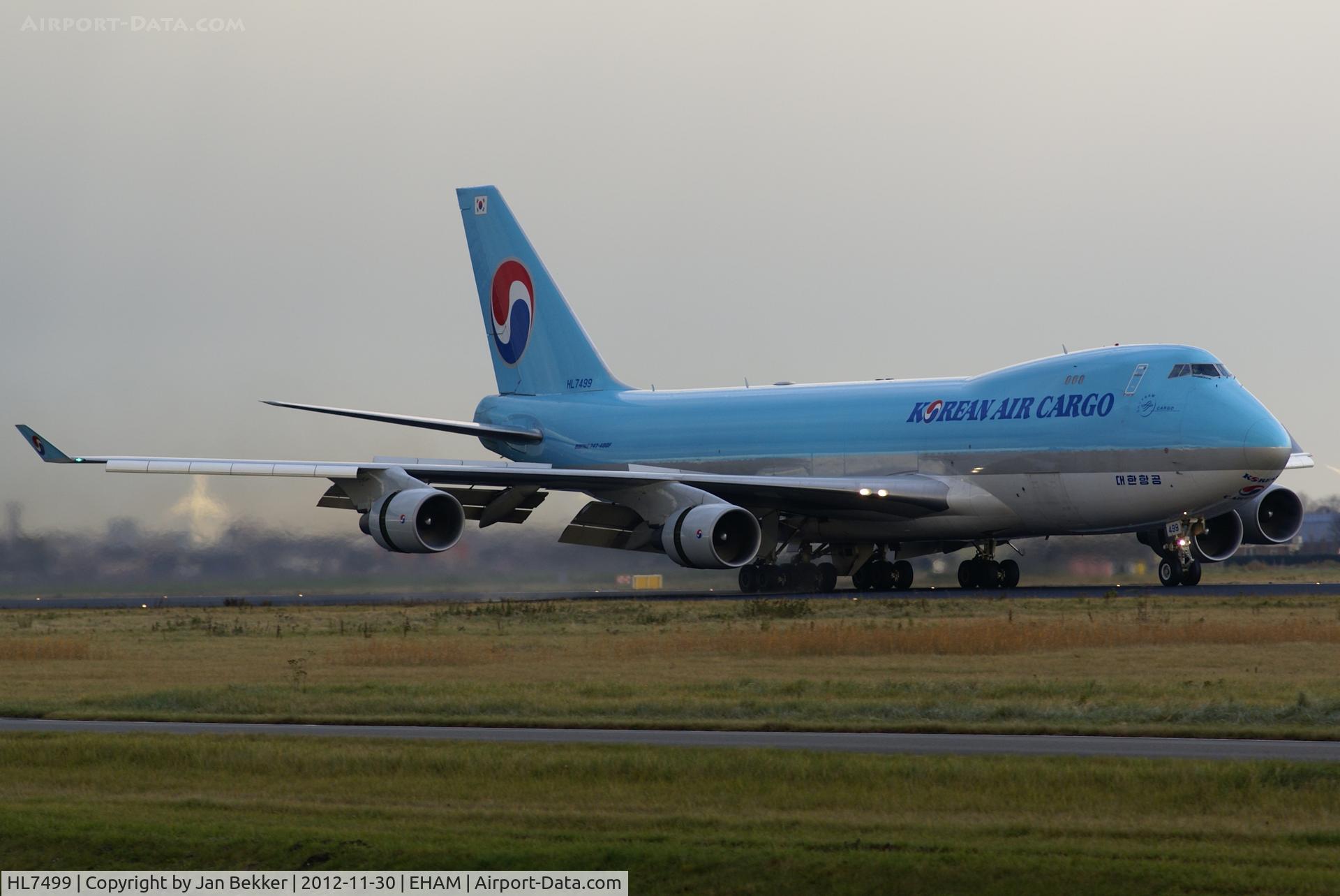 HL7499, 2004 Boeing 747-4B5F/SCD C/N 33517, Just after landing on the 
