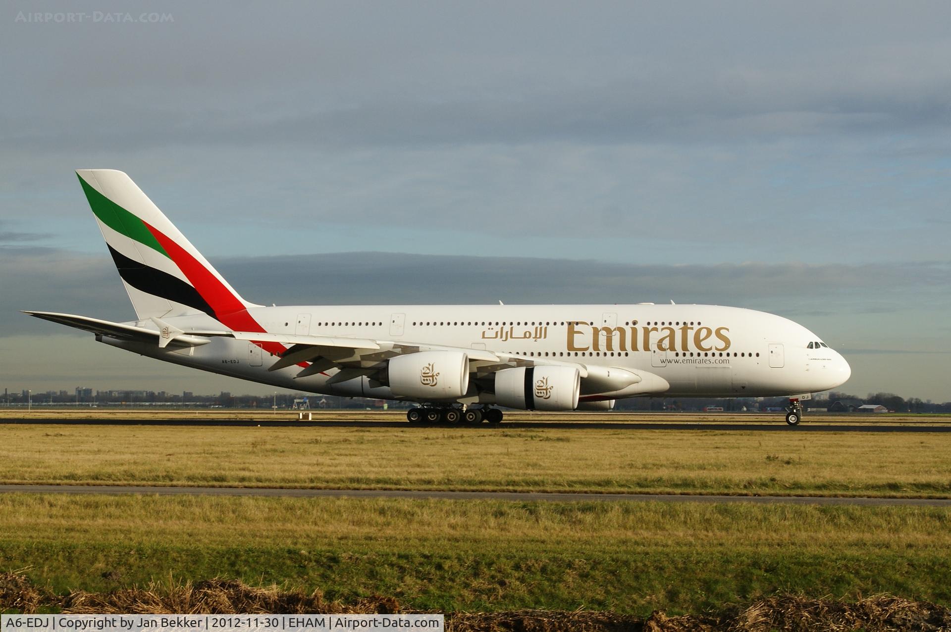 A6-EDJ, 2006 Airbus A380-861 C/N 009, Just after landing on the 