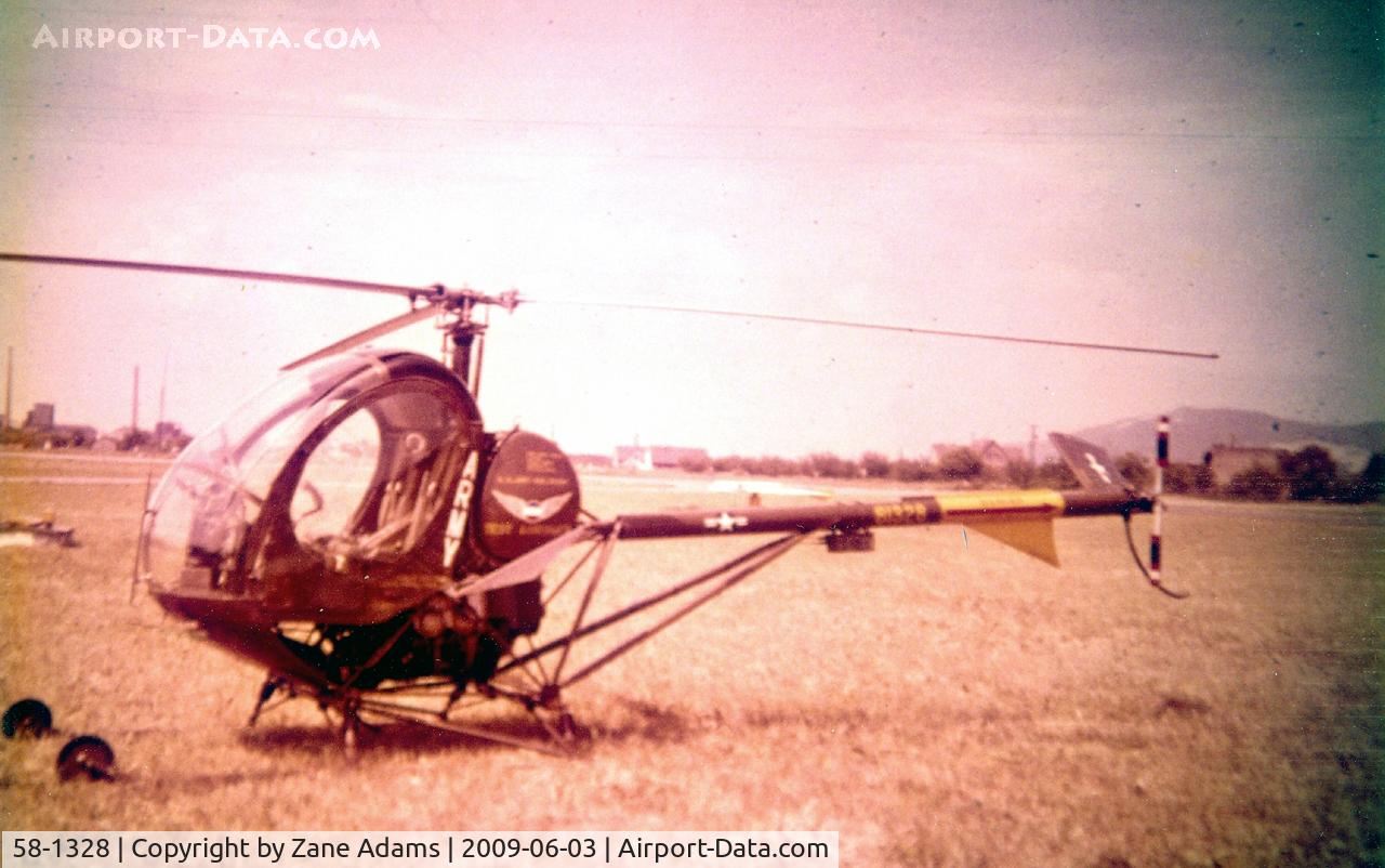 58-1328, 1958 Hughes YHO-2-HU C/N 0000, Hughes YHO-2-HU - One of five prototypes evaluated by the US Army for airbonre command and observation. Photographed in Heidelberg Germany @ 1958 John Van Dyke photo