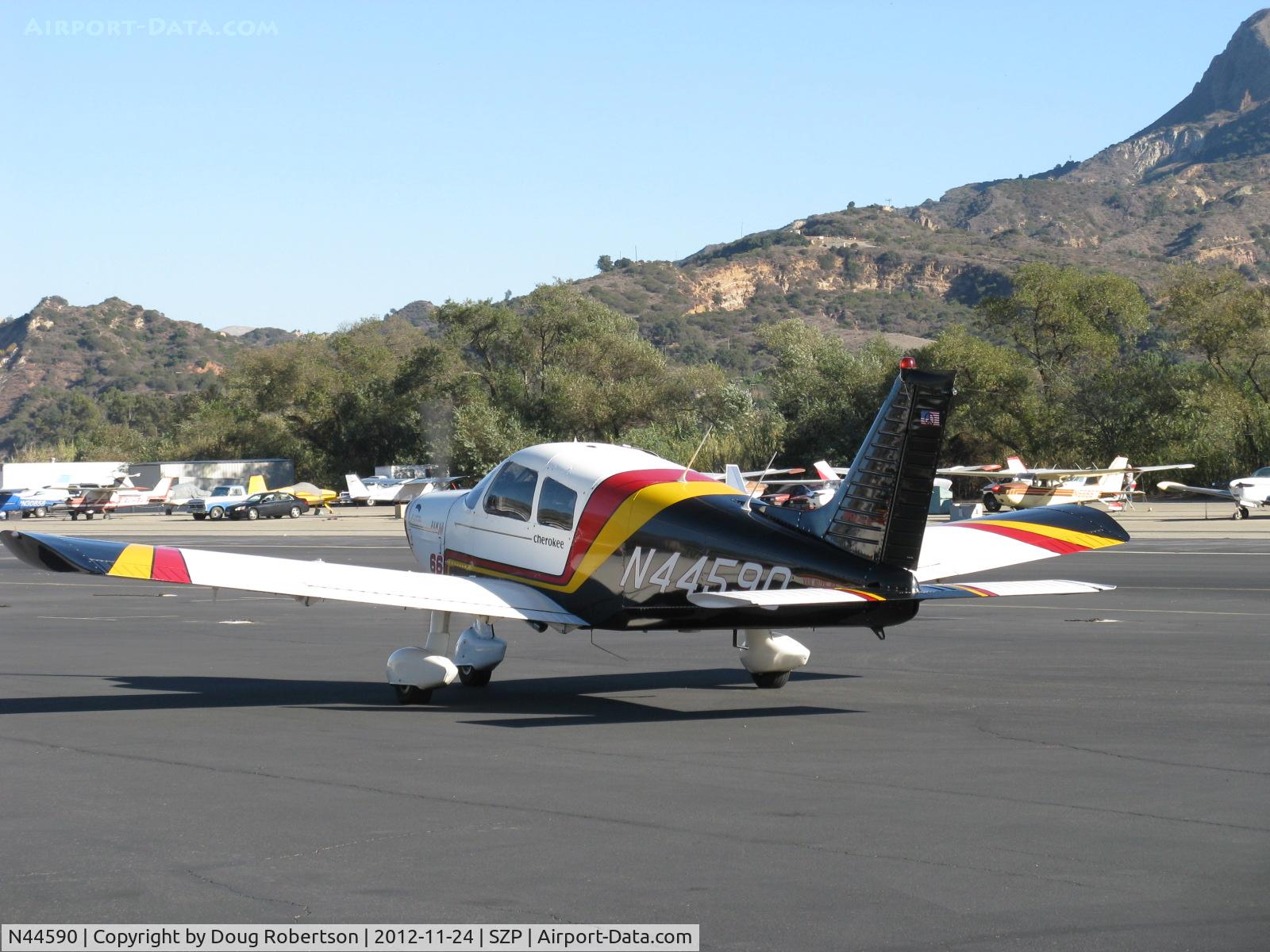 N44590, 1974 Piper PA-28-140 Cherokee Cruiser C/N 28-7425429, 1974 Piper PA-28-140 CRUISER, Lycoming O-320-E2A 150 Hp, taxi to Rwy 22