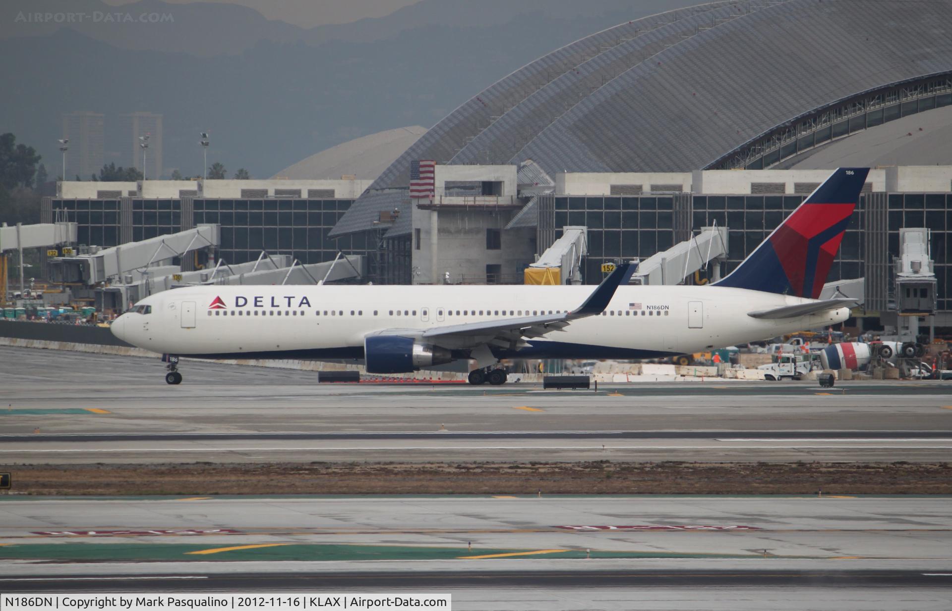 N186DN, 1995 Boeing 767-332 C/N 27962, Boeing 767-300