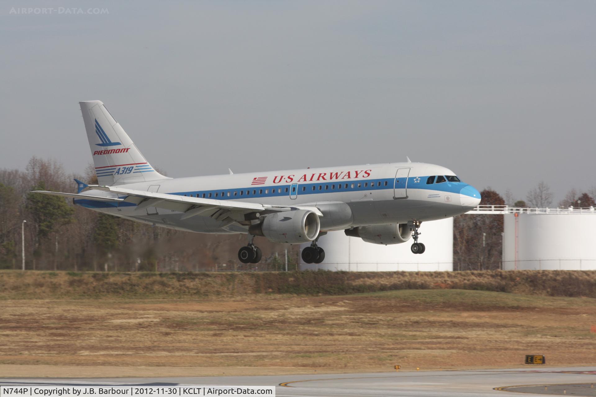 N744P, 2000 Airbus A319-112 C/N 1287, Charlotte, NC