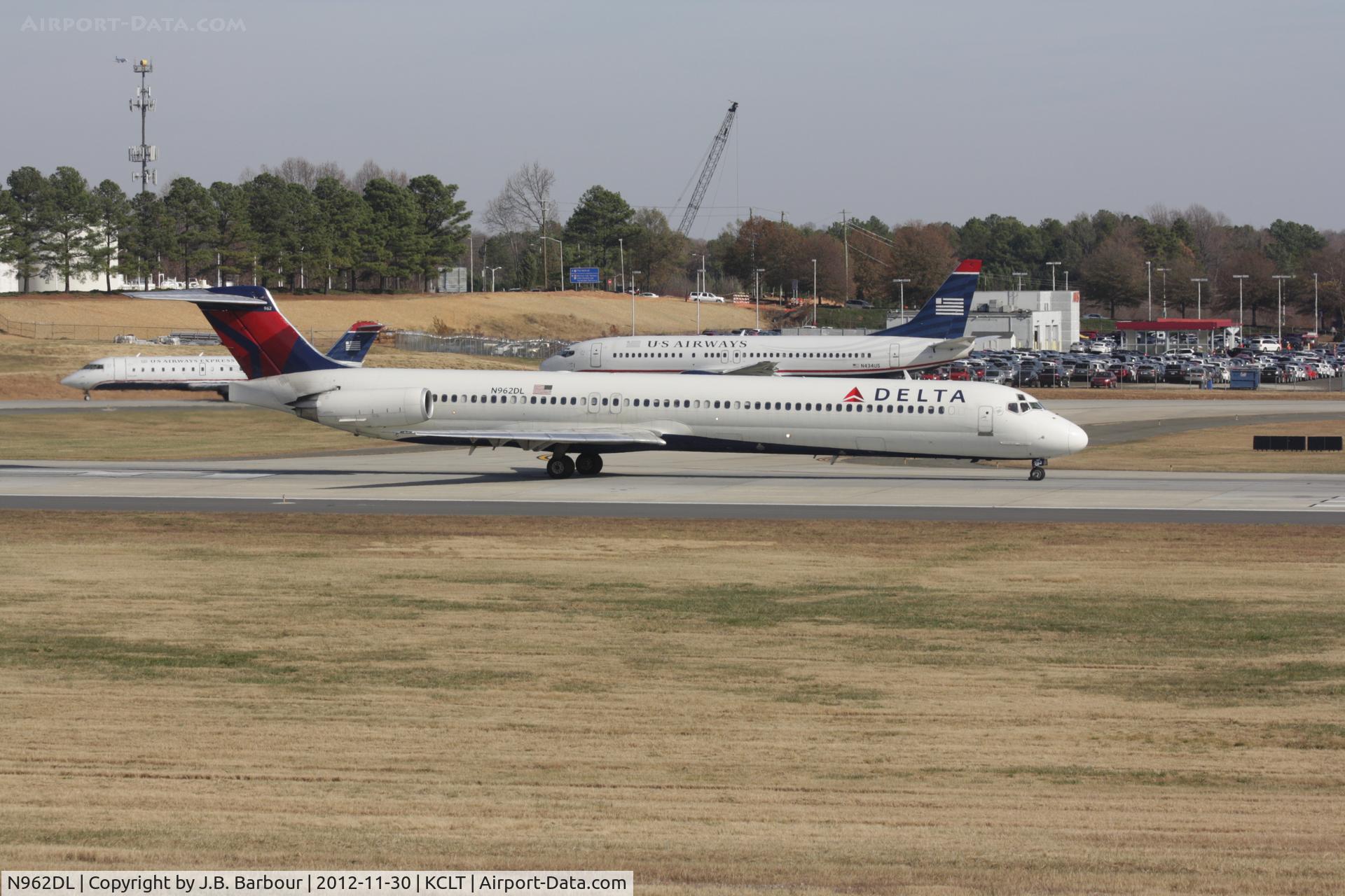 N962DL, 1990 McDonnell Douglas MD-88 C/N 49981, Charlotte, NC