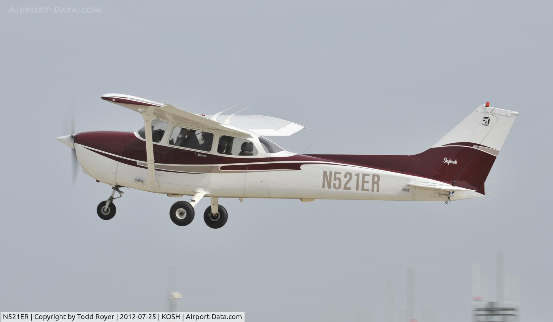 N521ER, 2001 Cessna 172S C/N 172S8924, Airventure 2012