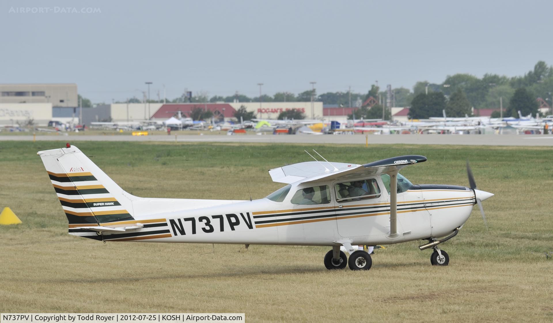 N737PV, 1977 Cessna 172N C/N 17269576, Airventure 2012