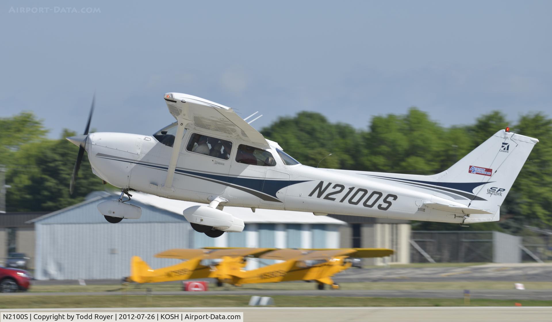 N2100S, 2004 Cessna 172S C/N 172S9589, Airventure 2012