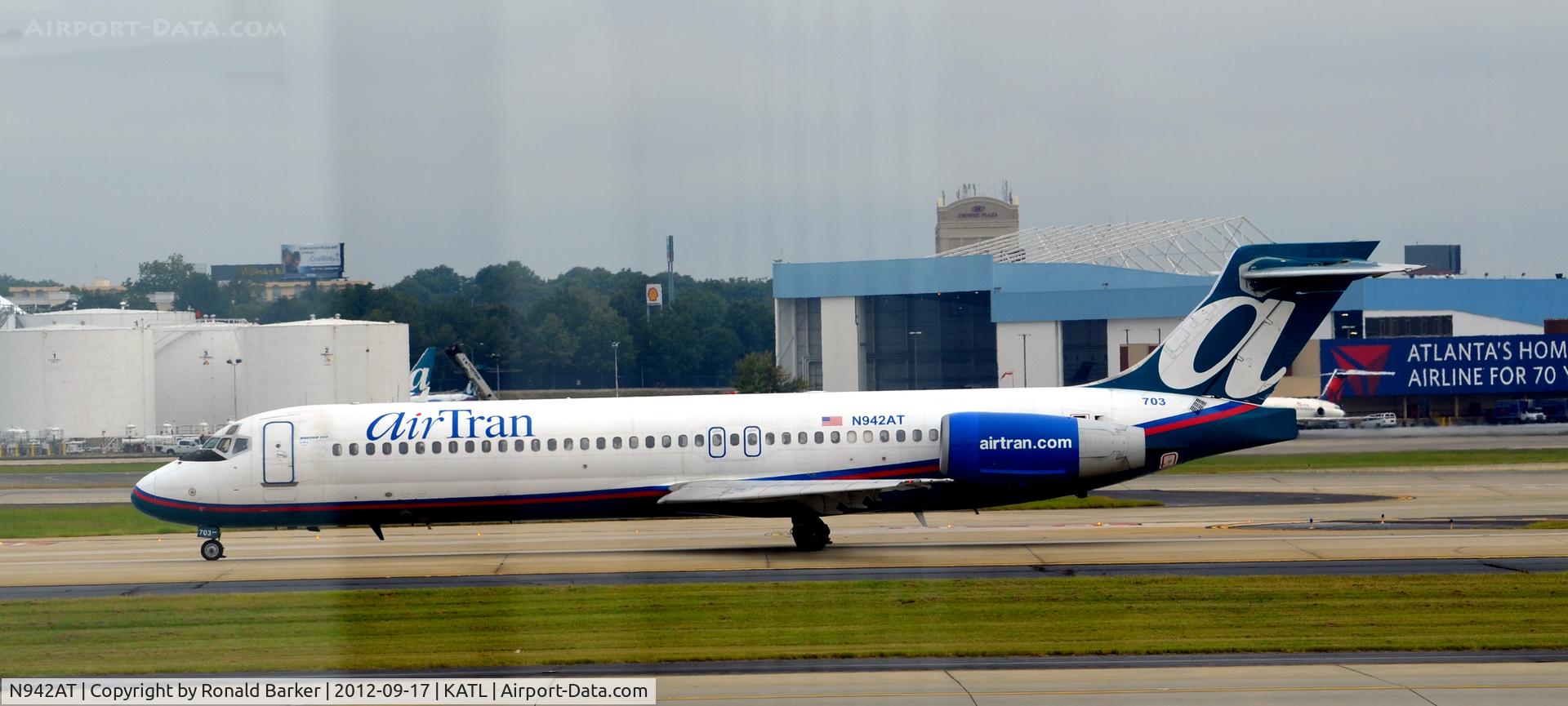 N942AT, 1999 Boeing 717-200 C/N 55005, Taxi ATL