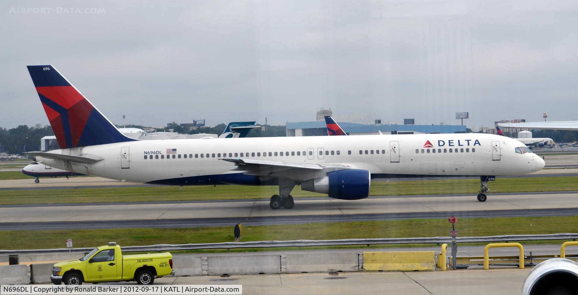 N696DL, 1999 Boeing 757-232 C/N 29728, Taxi ATL