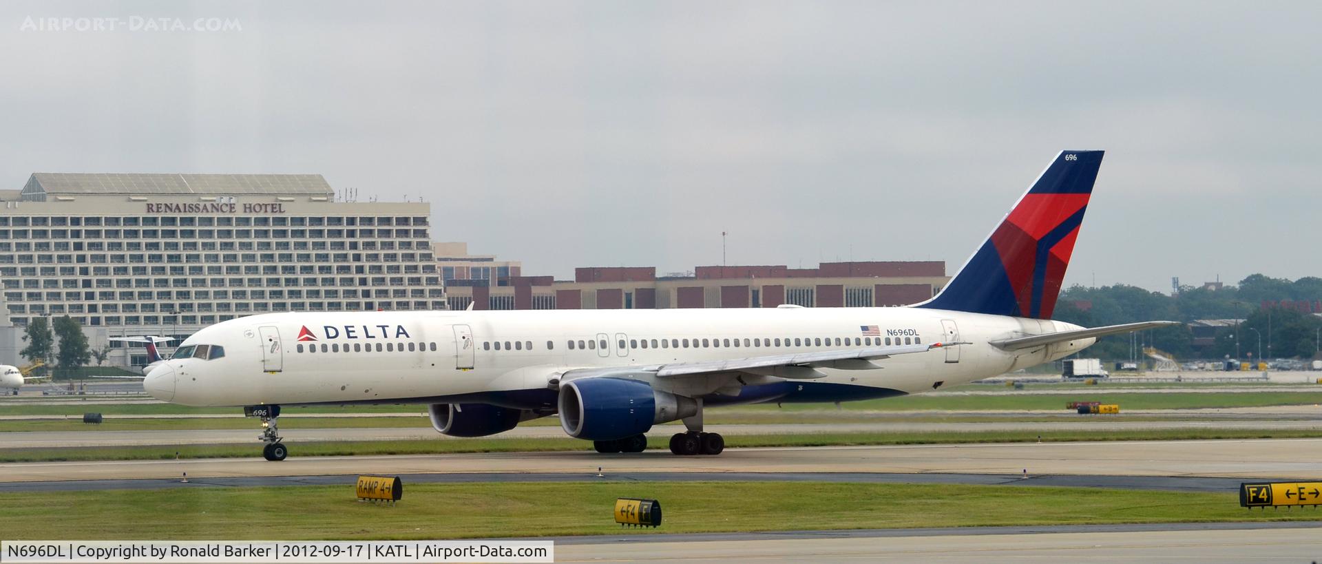 N696DL, 1999 Boeing 757-232 C/N 29728, Taxi ATL