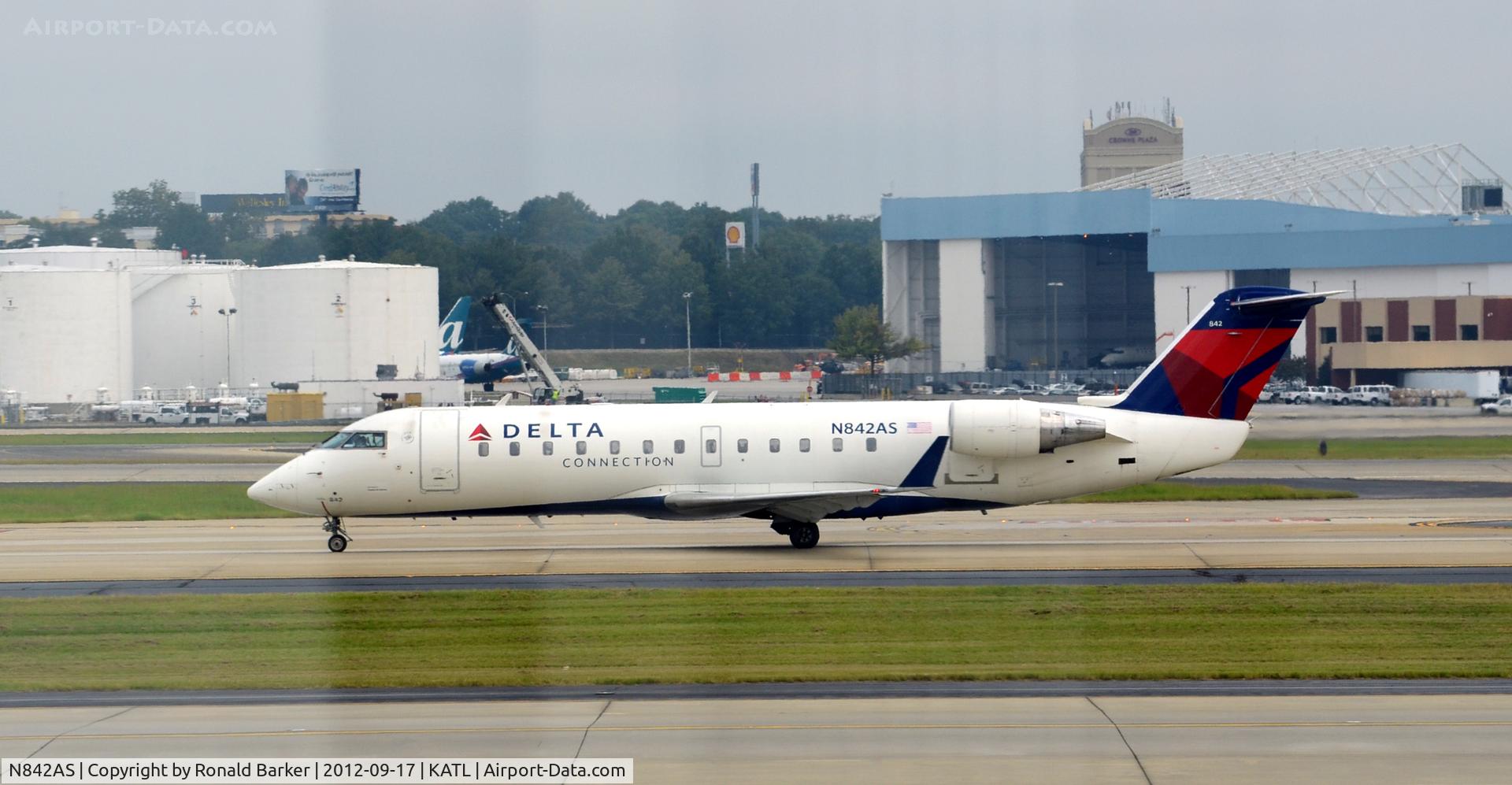 N842AS, 1999 Bombardier CRJ-200ER (CL-600-2B19) C/N 7304, Takeoff ATL