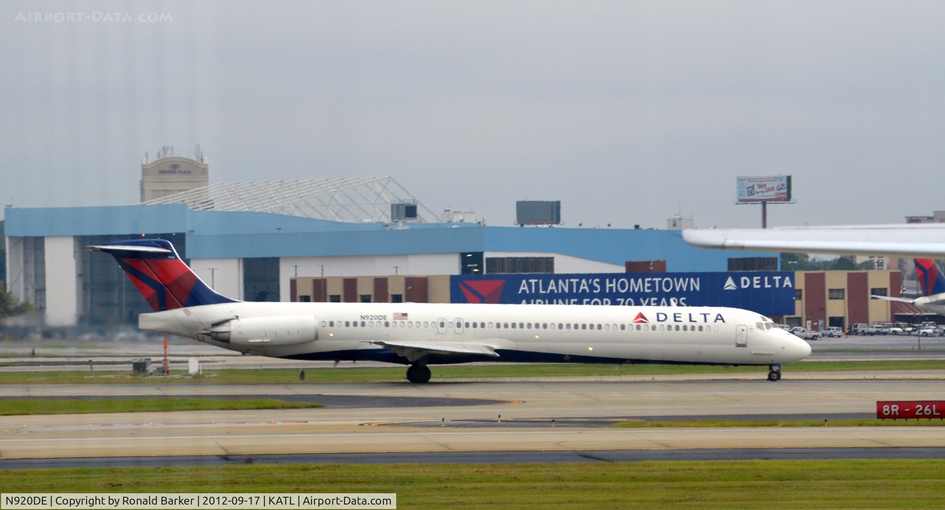 N920DE, 1993 McDonnell Douglas MD-88 C/N 53423, Taxi ATL
